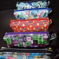 جامدادی مکعبی طرح کتونی رنگ روشن