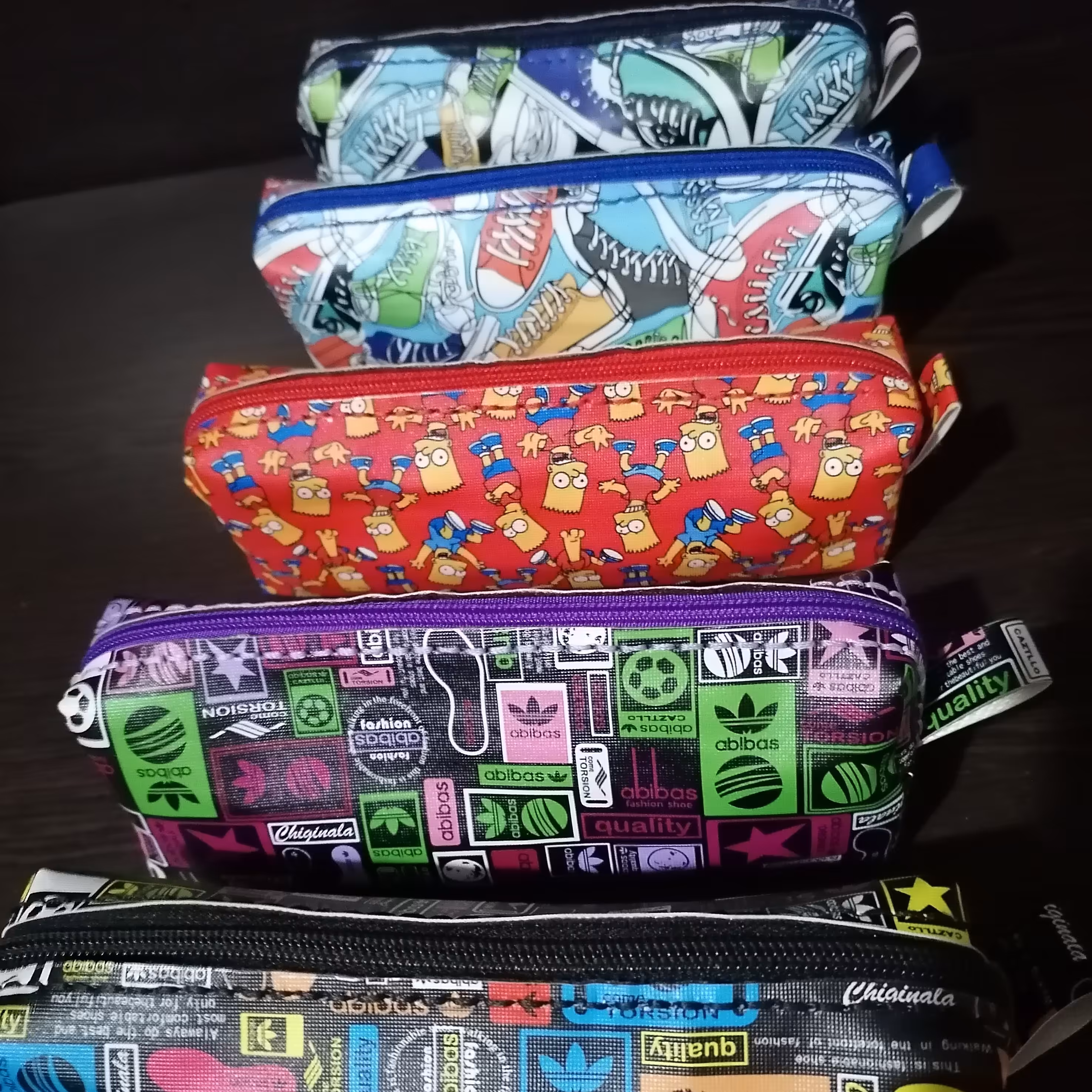 جامدادی مکعبی طرح کتونی رنگ روشن