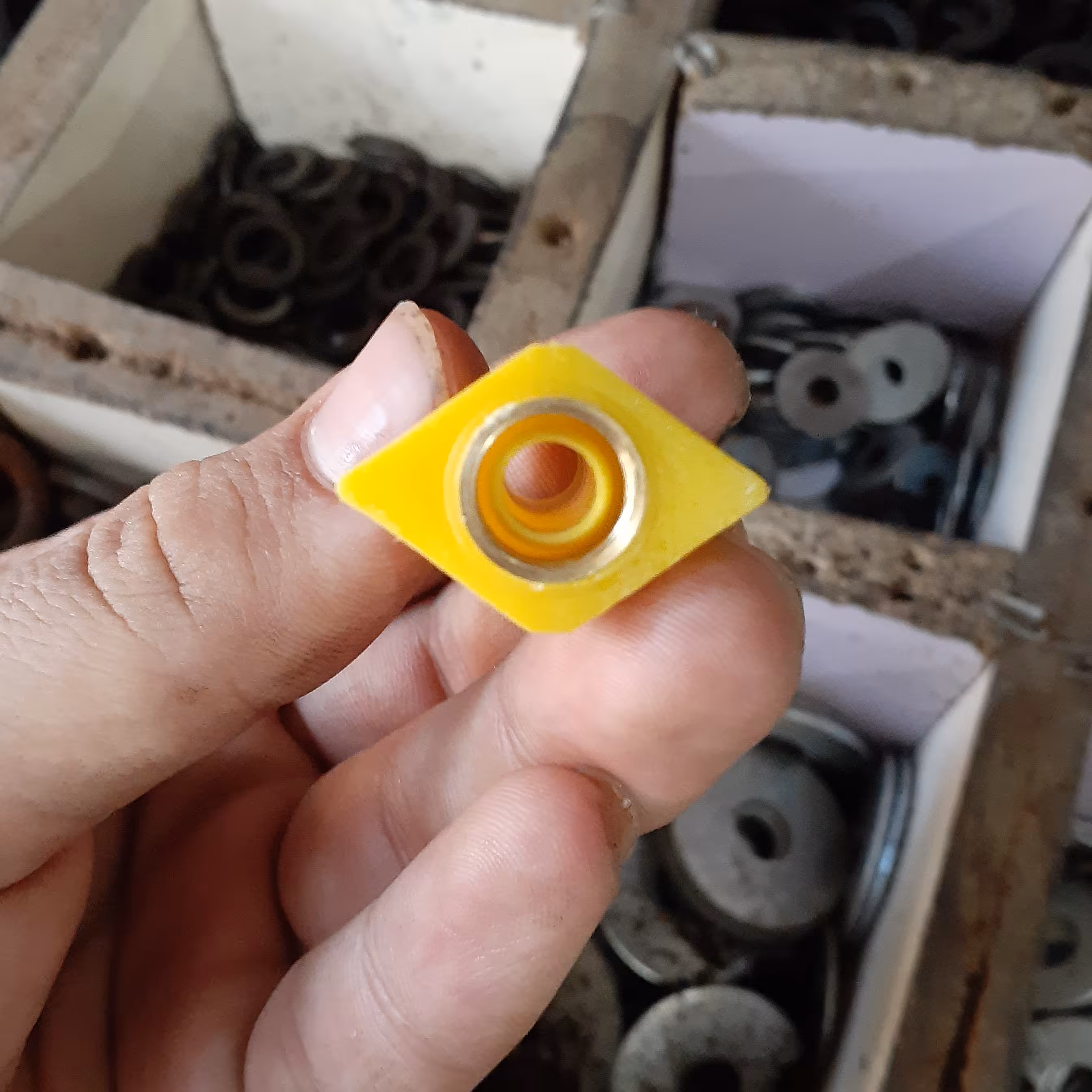 رابط شیر کولر ، رابط شناور کولر ( مغزی فلز  ) 