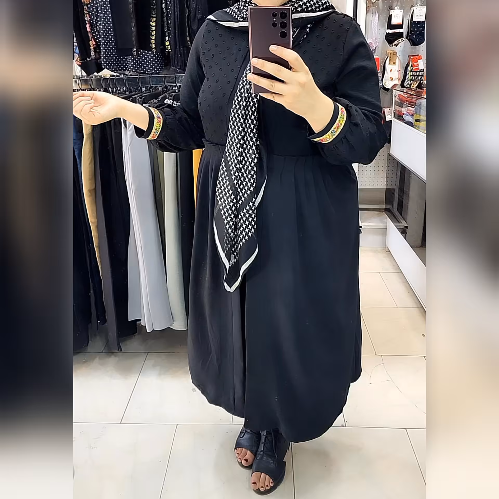 مانتو اشکی مشکی
قد کار: 118 سانتی متر
سایزبندی : 1 و 2 (مناسب سایز 38 تا 48)