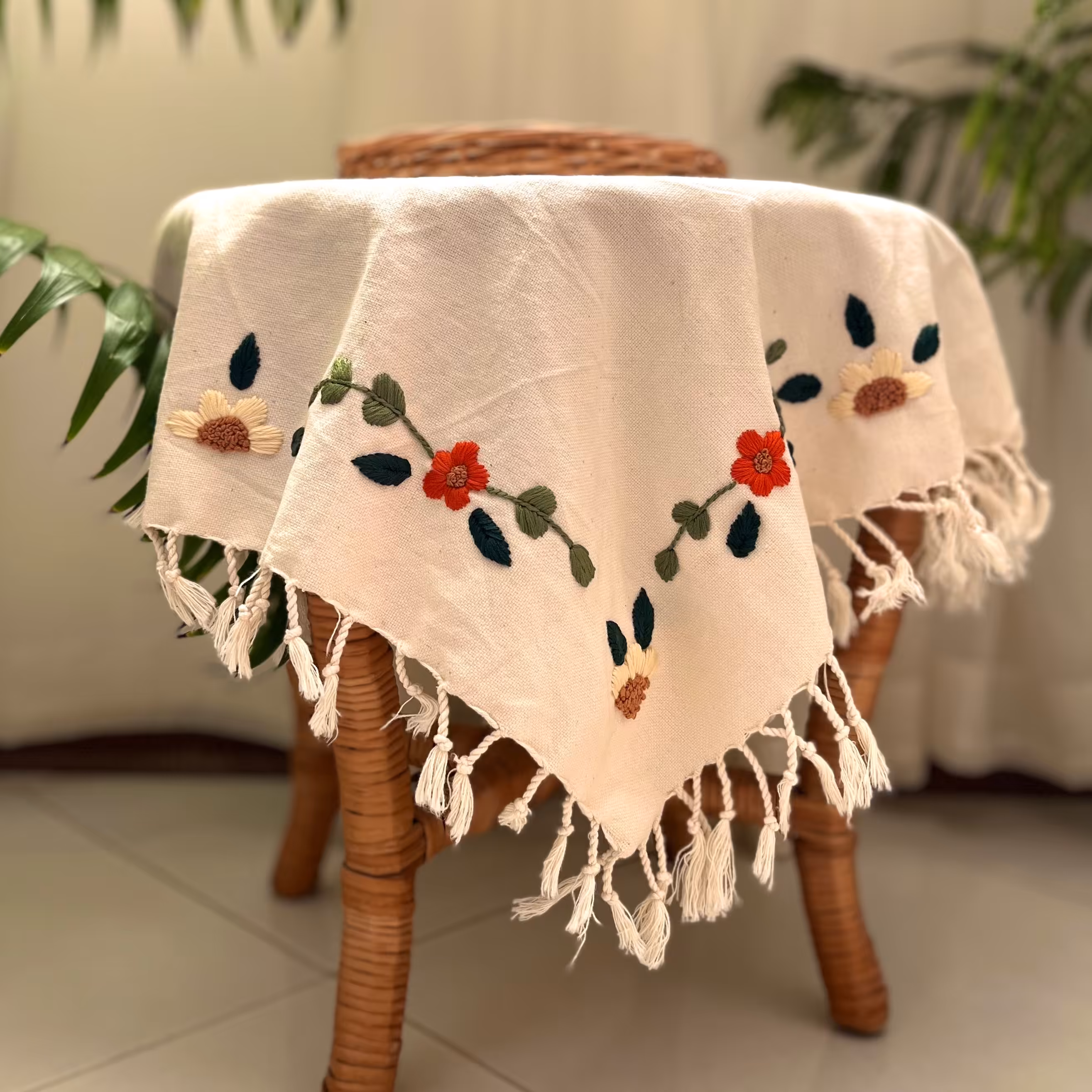 رومیزی گلدوزی دست دوز طرح پاییز