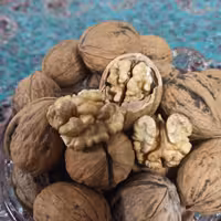 گردوی درجه یک امسالی درشت و چرب  بسته 1000 گرمی (محصول باغ های ضیاء آباد قزوین)