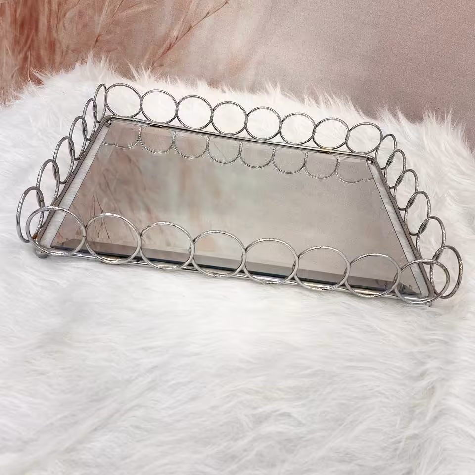 🔱نام کالا: سینی مستطیل طرح المپیک
🔱جنس کالا: شیشه. فلز آبکاری

🔱 ابعاد: 36×25 هزینه ارسال به عهده مشتری وپس کرایه