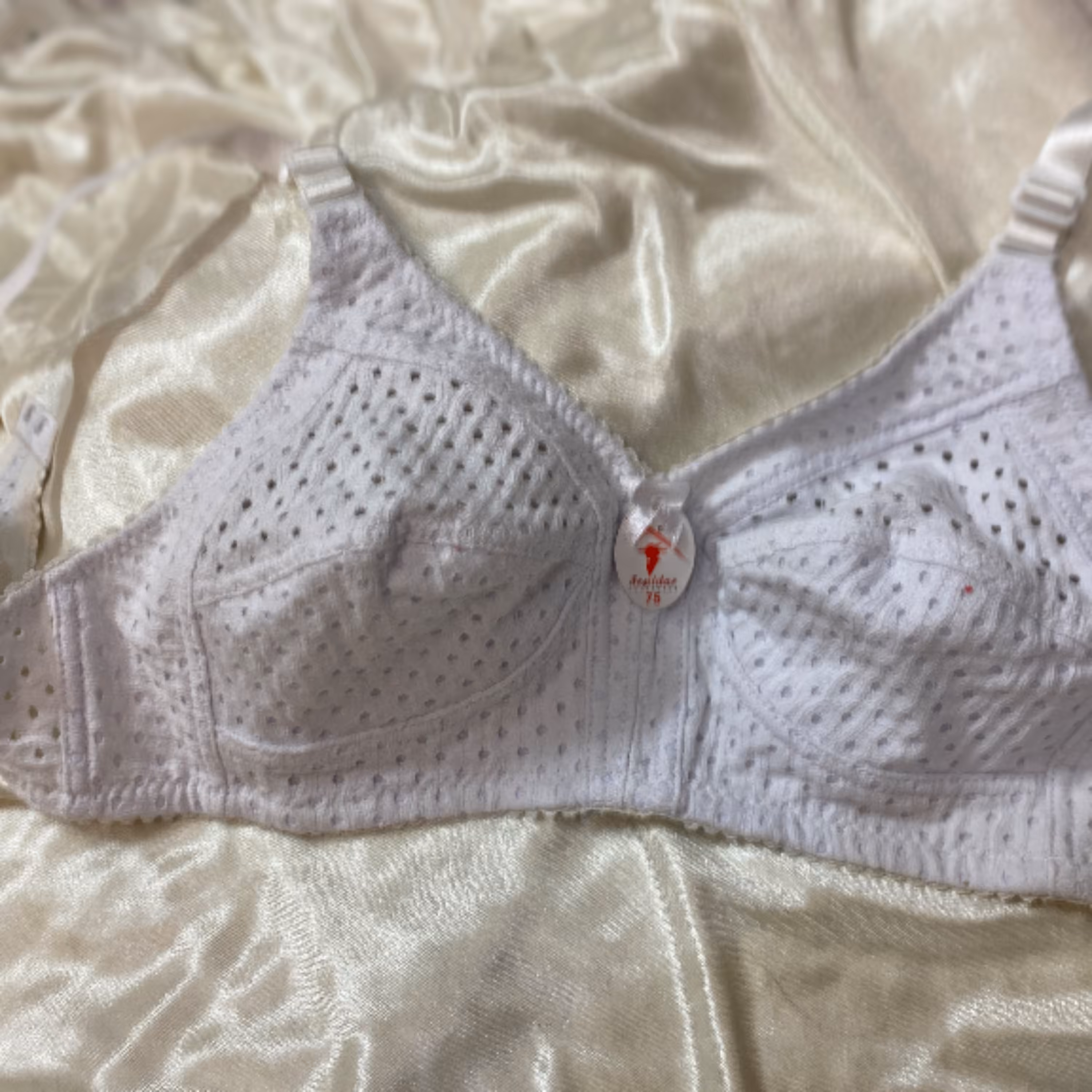 سوتین نخی سوزنی راحتی