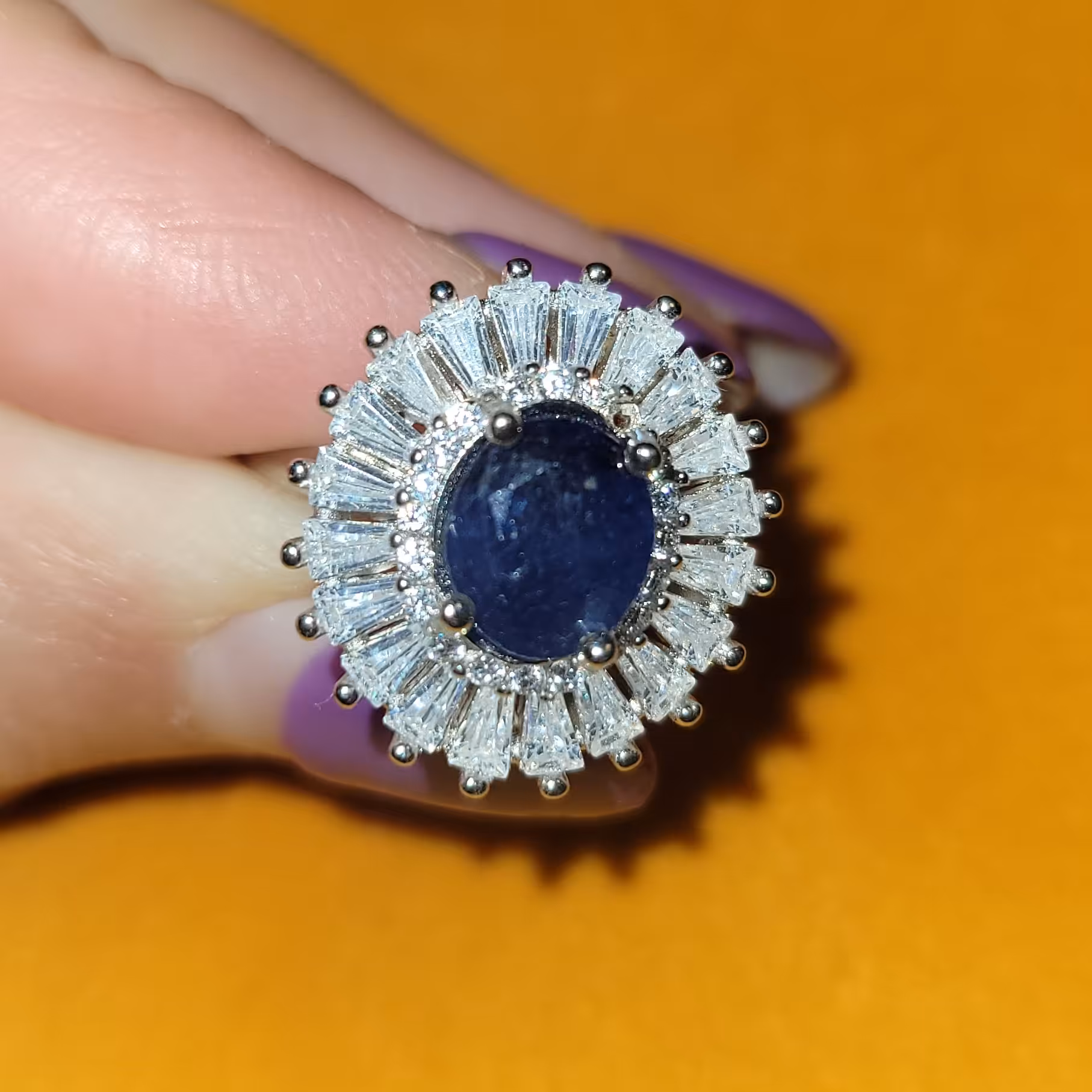 انگشتر نقره با سنگ یاقوت کبود اصل 