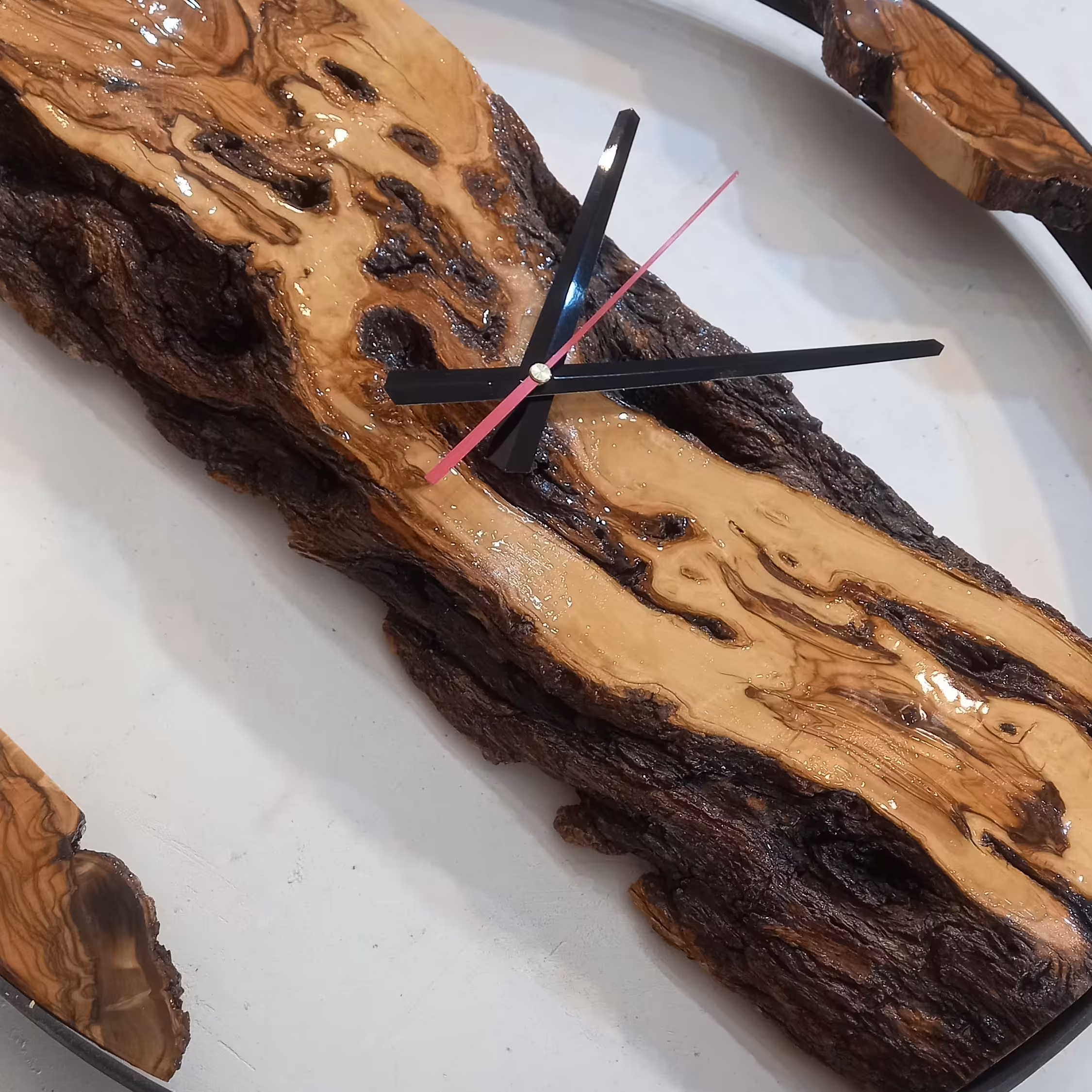 ساعت دیواری روستیک چوب زیتون