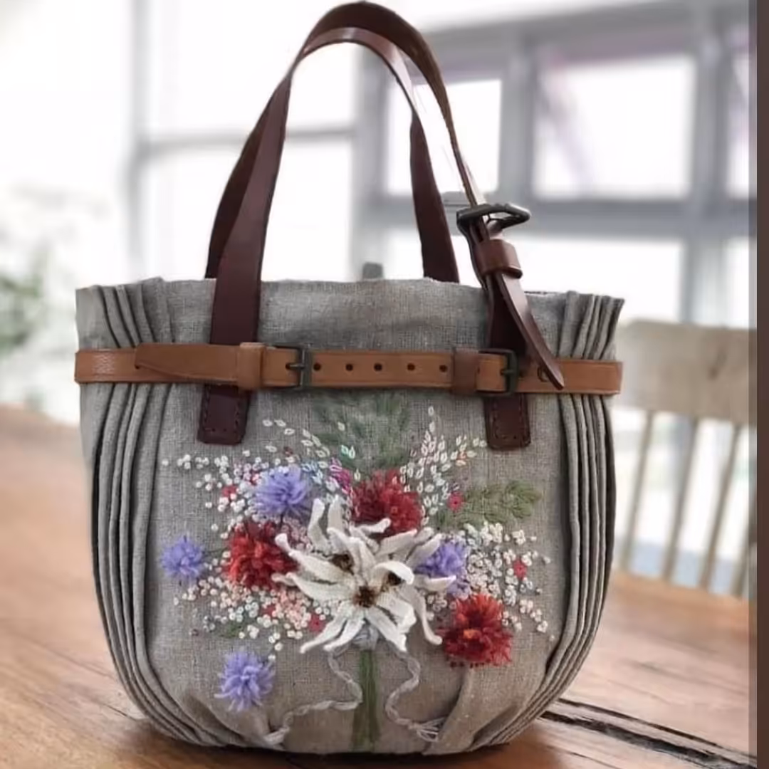 کیف گلدوزی  دخترانه (تماما دست دوز).   