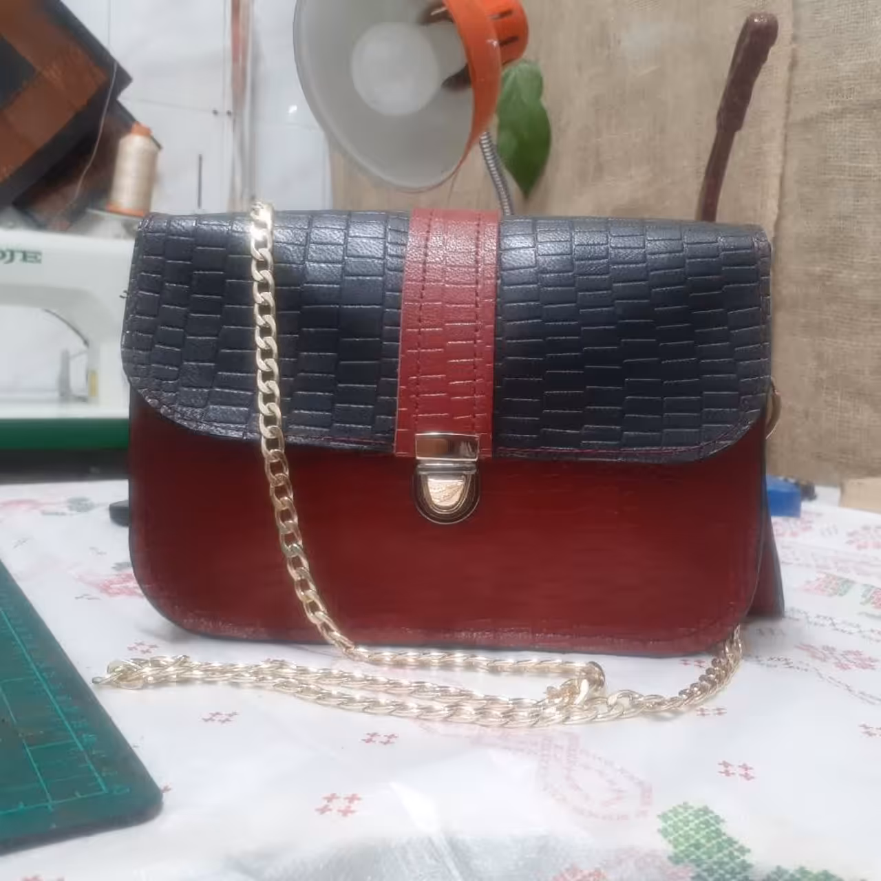 کیف زنانه رو دوشی چرم طبیعی..