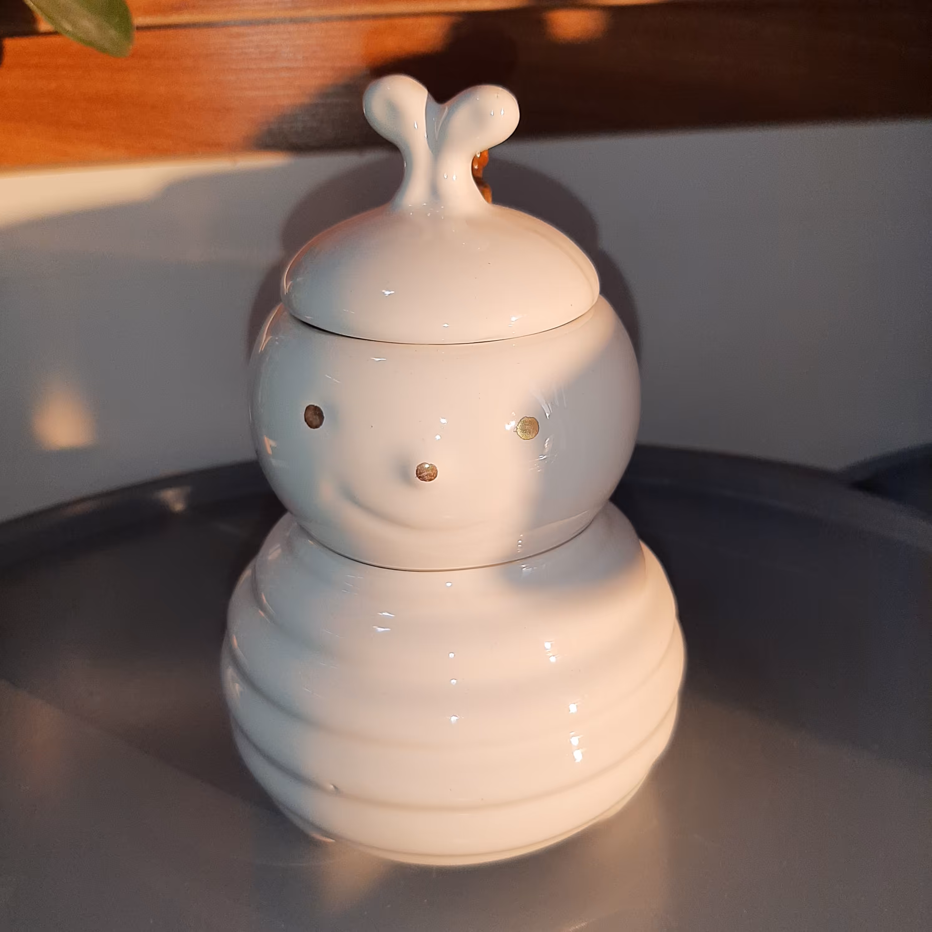 عسل خوری سرامیکی طرح زنبوری  به همراه قاشق 