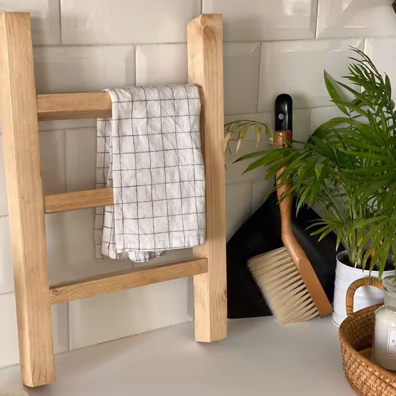 استند دستمال چوبی