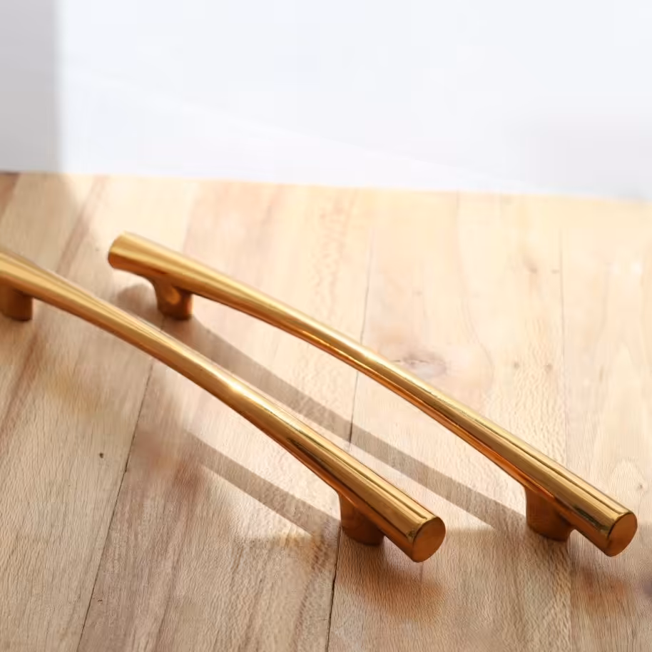 دستگیره میله ای  سایز 192
تولید داخلی 
باکیفیت
درسه سایز 128 160 192
سه رنگ طلایی زیتونی کروم