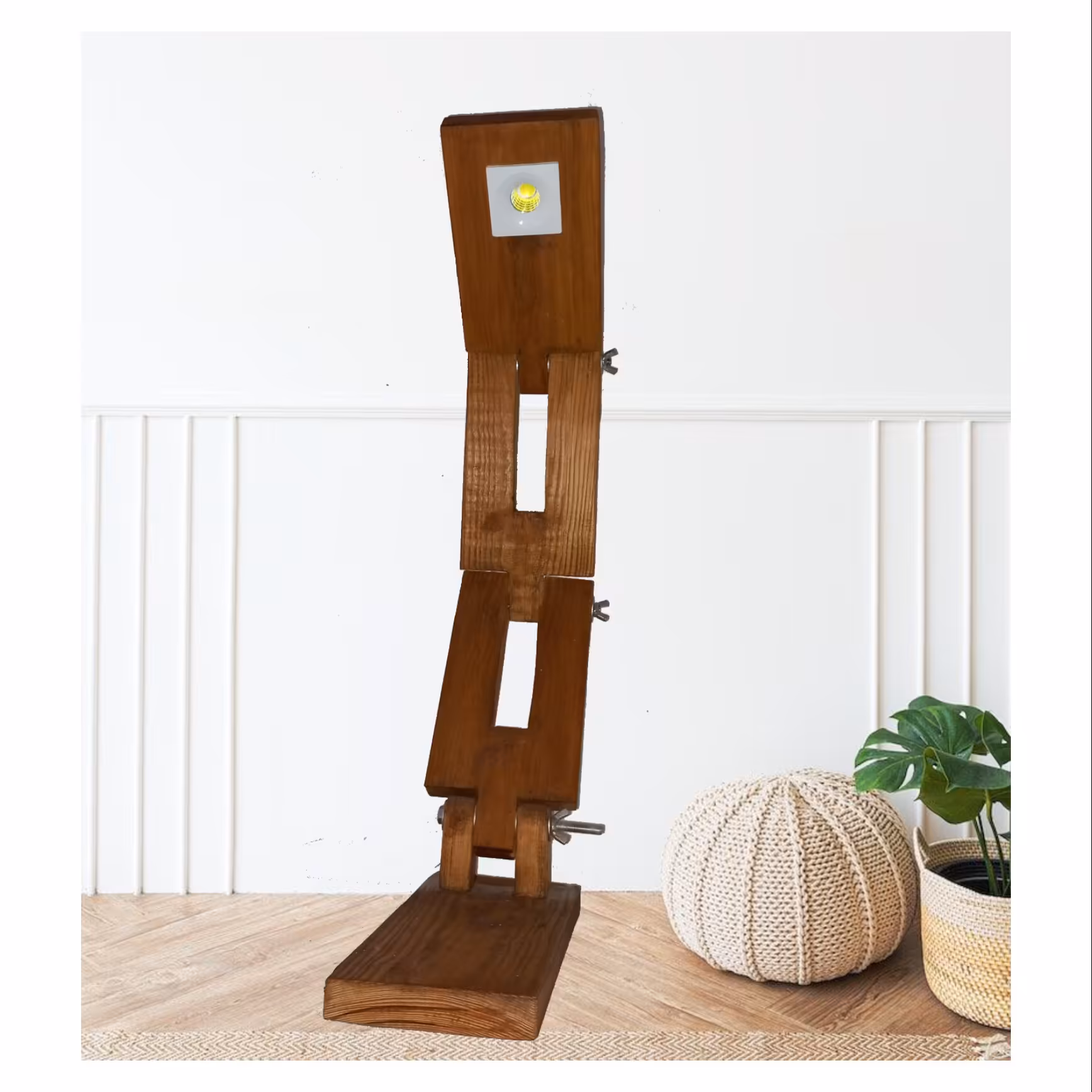 چراغ مطالعه چوبی با قابلیت تنظیم پایه و لامپ هالوژن کم مصرف