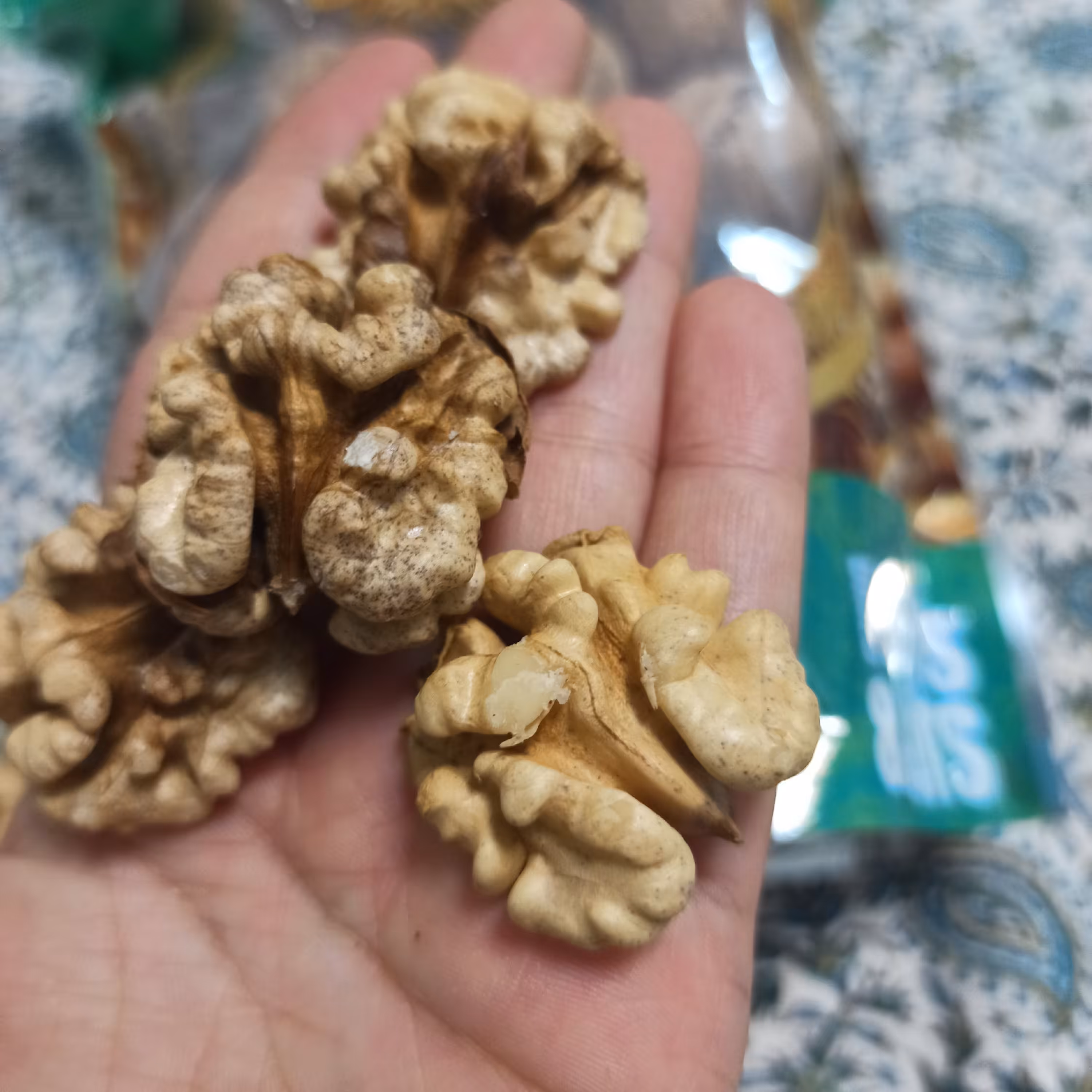 گردوی ایرانی امسالی چرب و پر روغن  (بسته 800 گرمی )