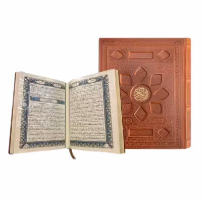 کتاب نفیس قرآن کریم چرمی معطر همراه با جعبه