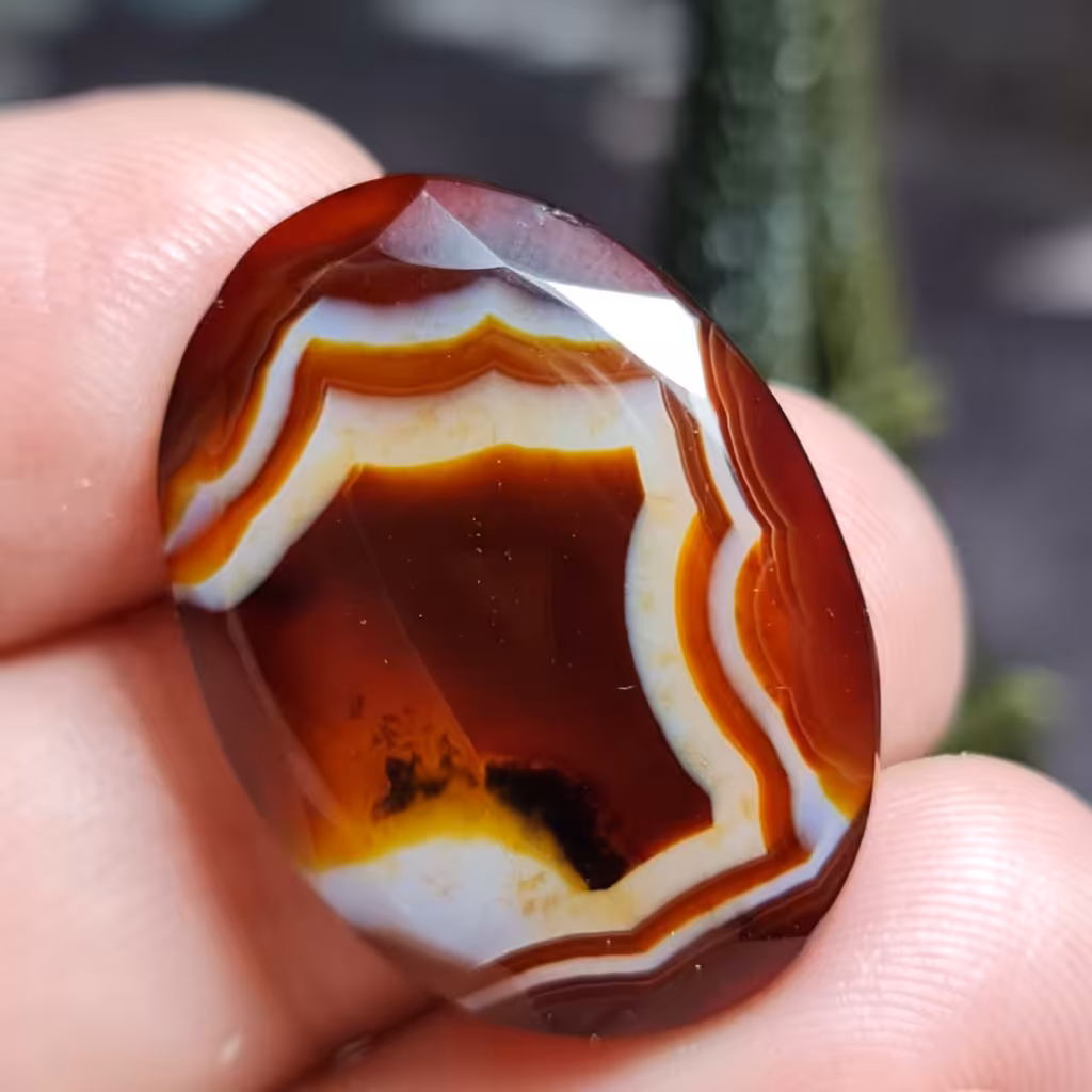  نگین فوق العاده زیبای سنگ عقیق سلیمانی بسیار خاص خراسانی اصل معدنی با تراش فست 
کد  26307 