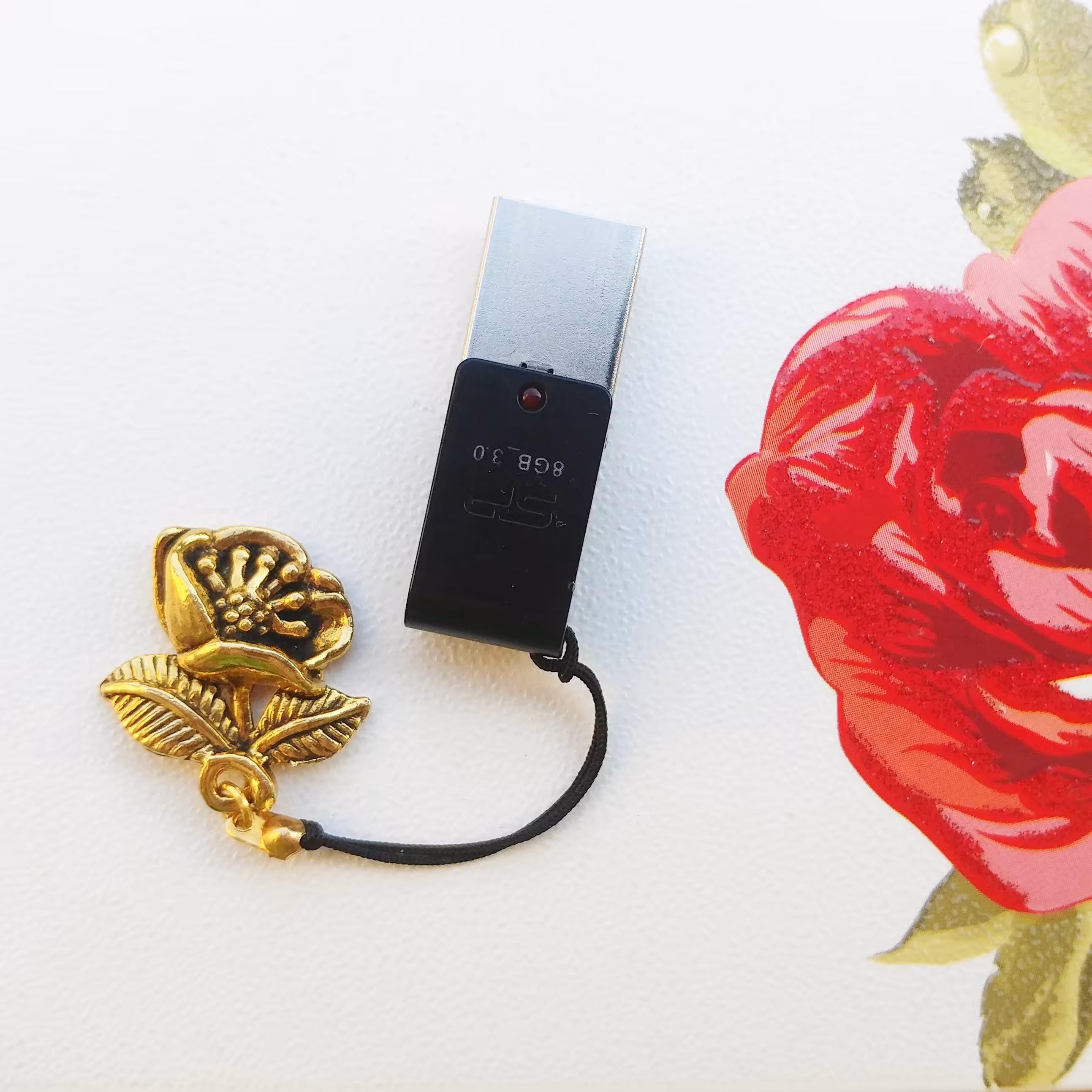 آویز فلش گل طلایی