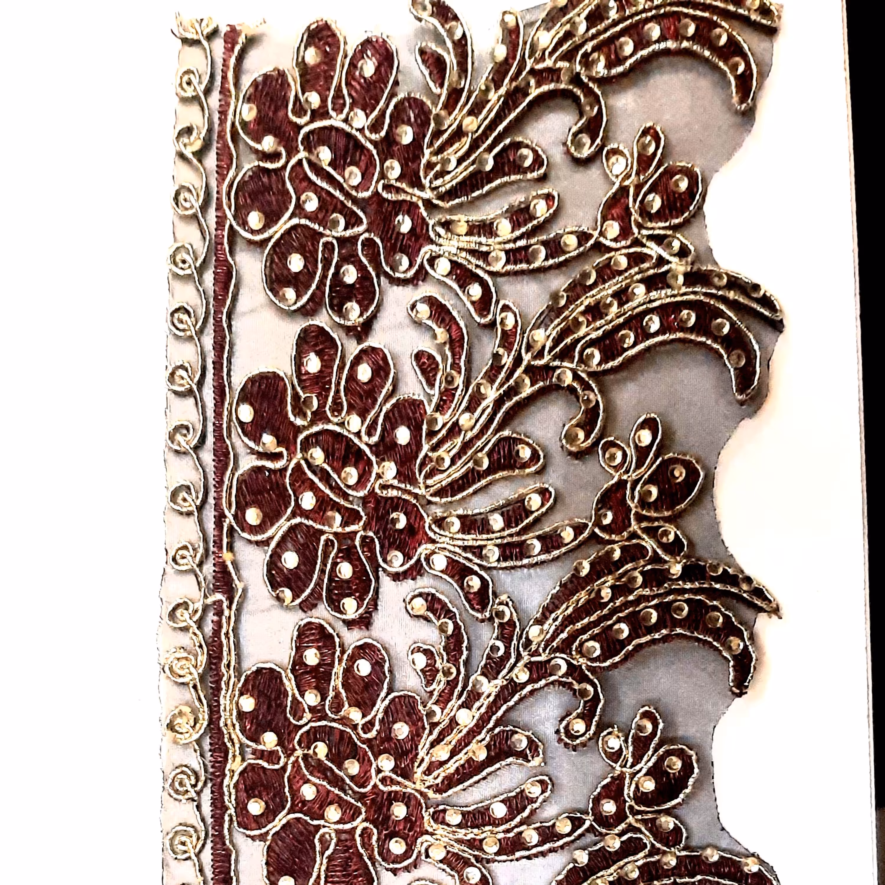 یراق و نوار  لباس زنانه نگین کاری شده قرمز