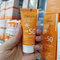 کرم ضد آفتاب بی رنگ فیوژن واتر ناتوراسی SPF50 حجم 40 میلی لیتر

