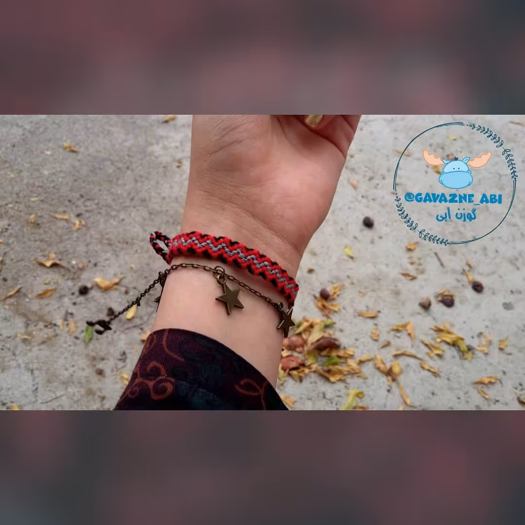 دستبند دوستی طرح رالف قرمز و طوسی کاملا دستساز تیم گوزن آبی