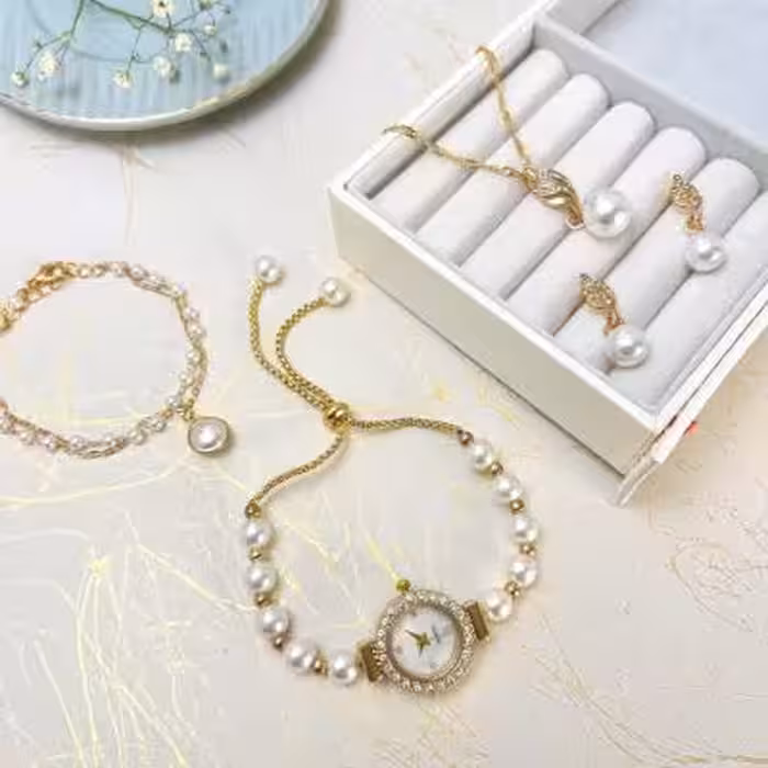 ساعت مچی کراواتی همراه با ست هدیه