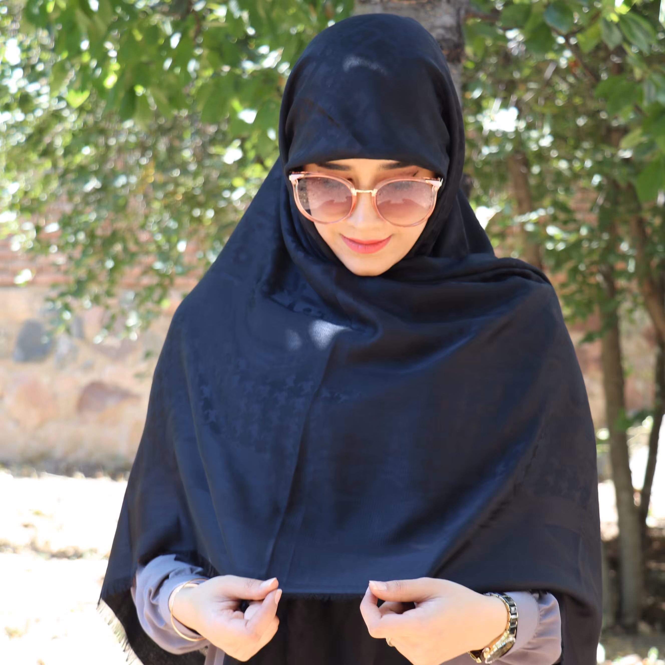 روسری مشکی قواره 140 نخ ژاکارد