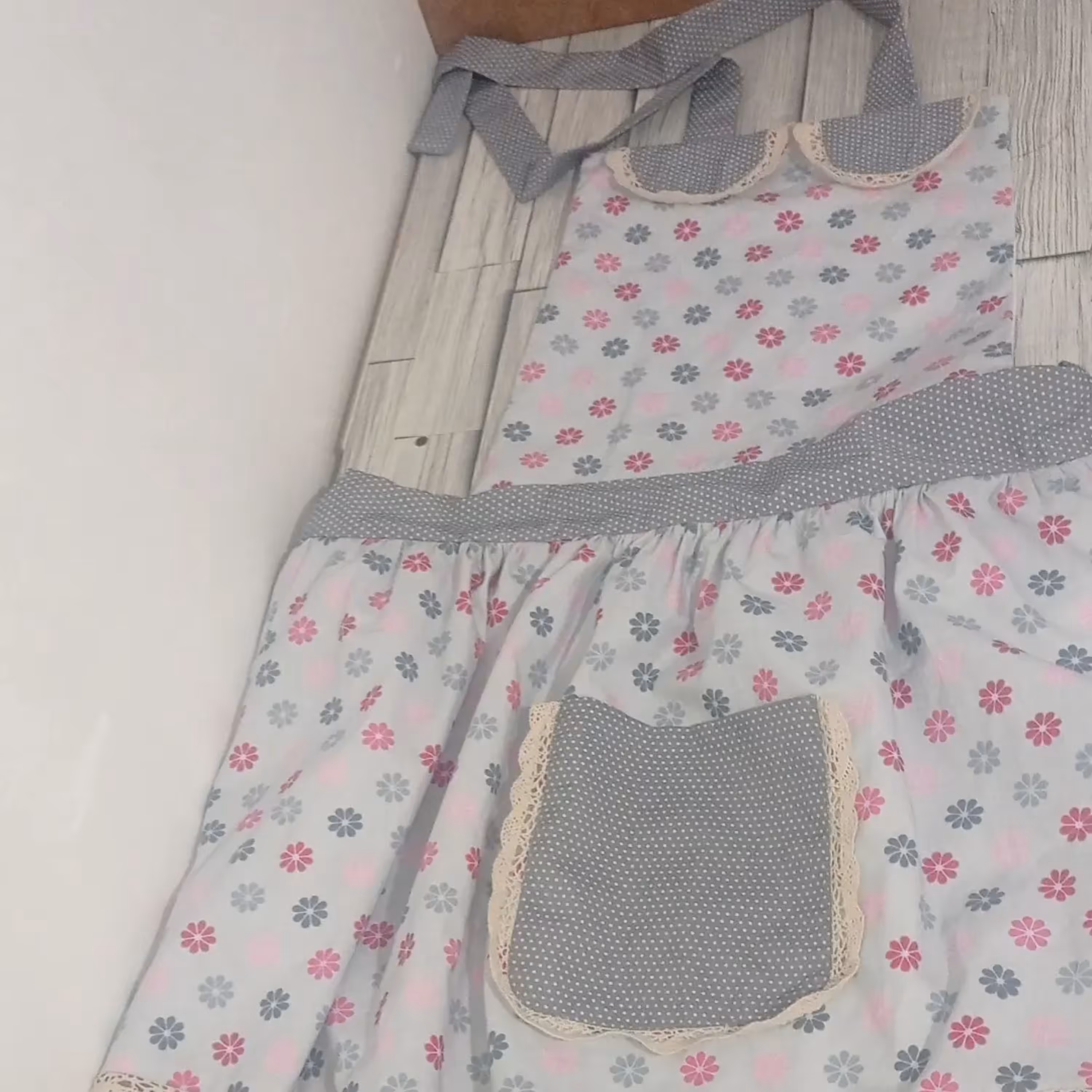 پیشبند دامن چین دار