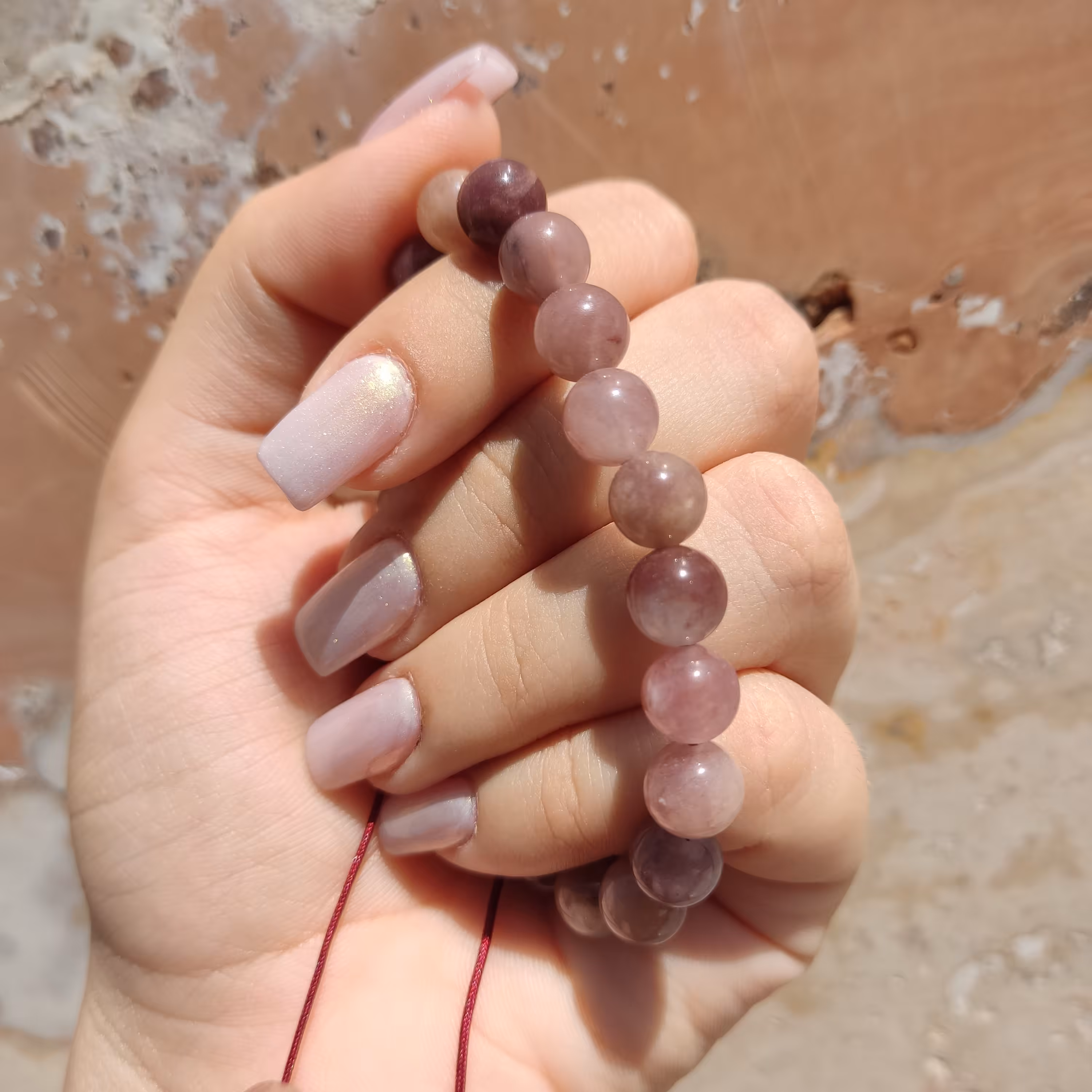 دستبند سنگ کوارتز توت فرنگی درجه یک سایز 8 میل تراش گرد
