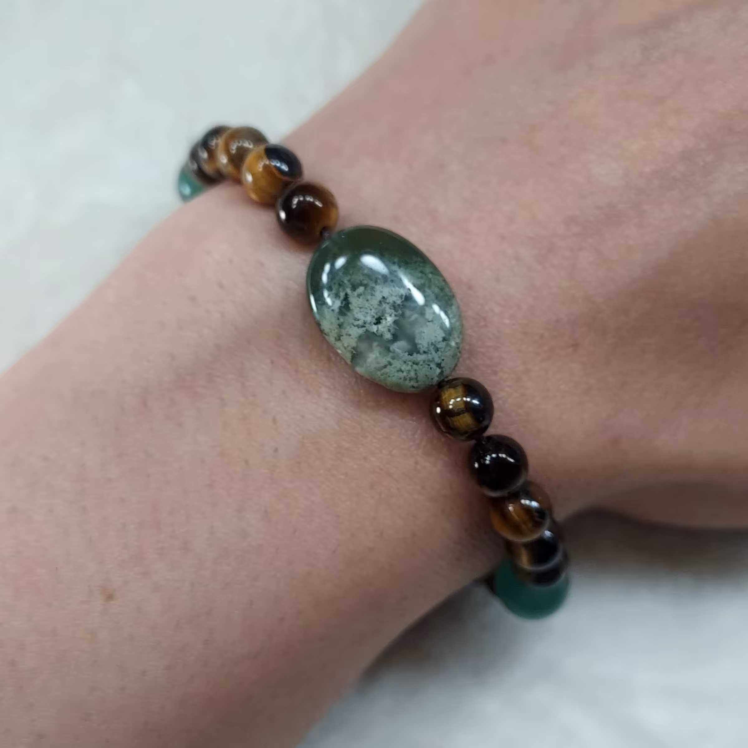 دستبند اسپرت مردانه و زنانه کوارتز چشم ببر و اونتورین سبز و پلاک عقیق کاملا طبیعی 