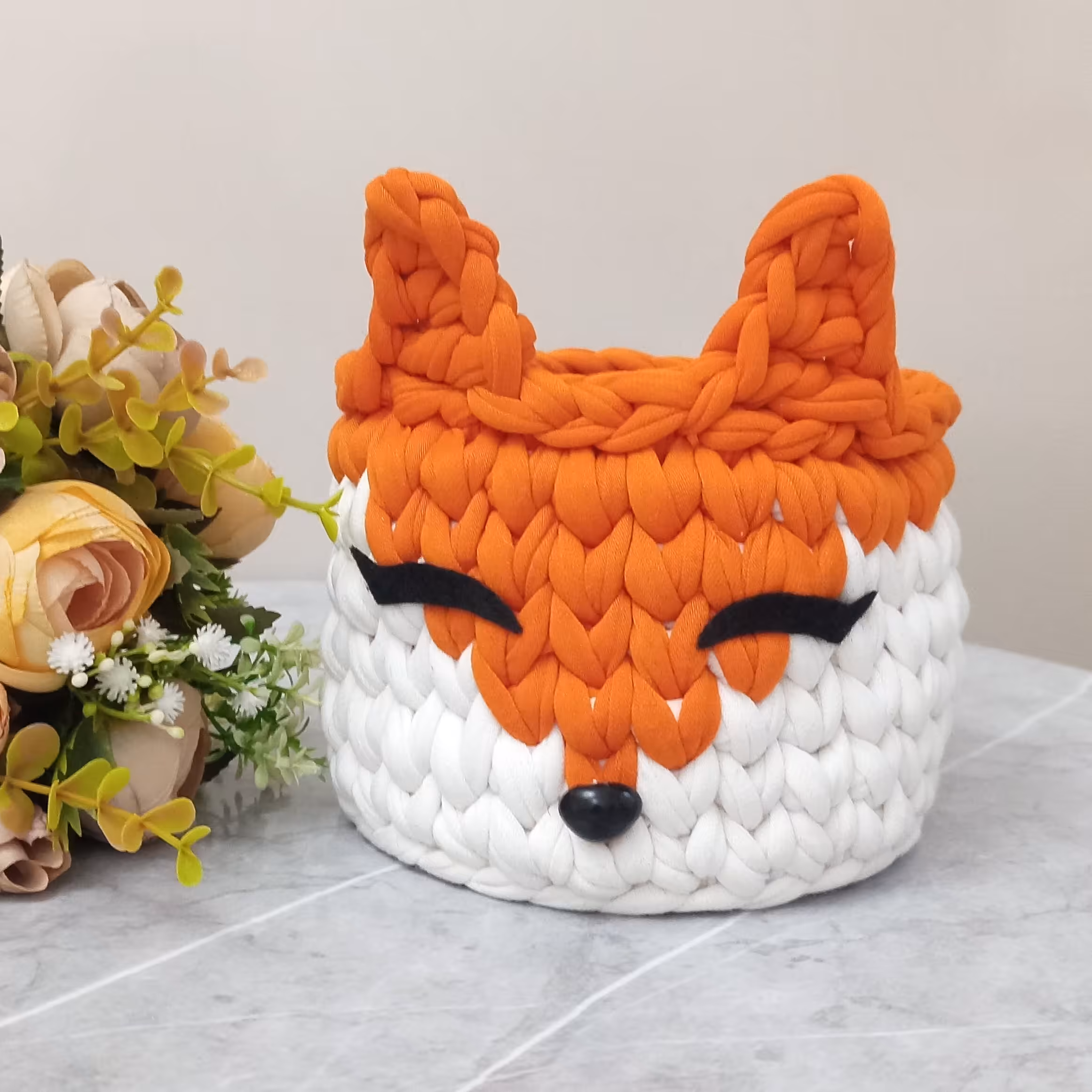 سبد تریکو روباه برای نظم دهی وسایل آرایشی و بهداشتی 