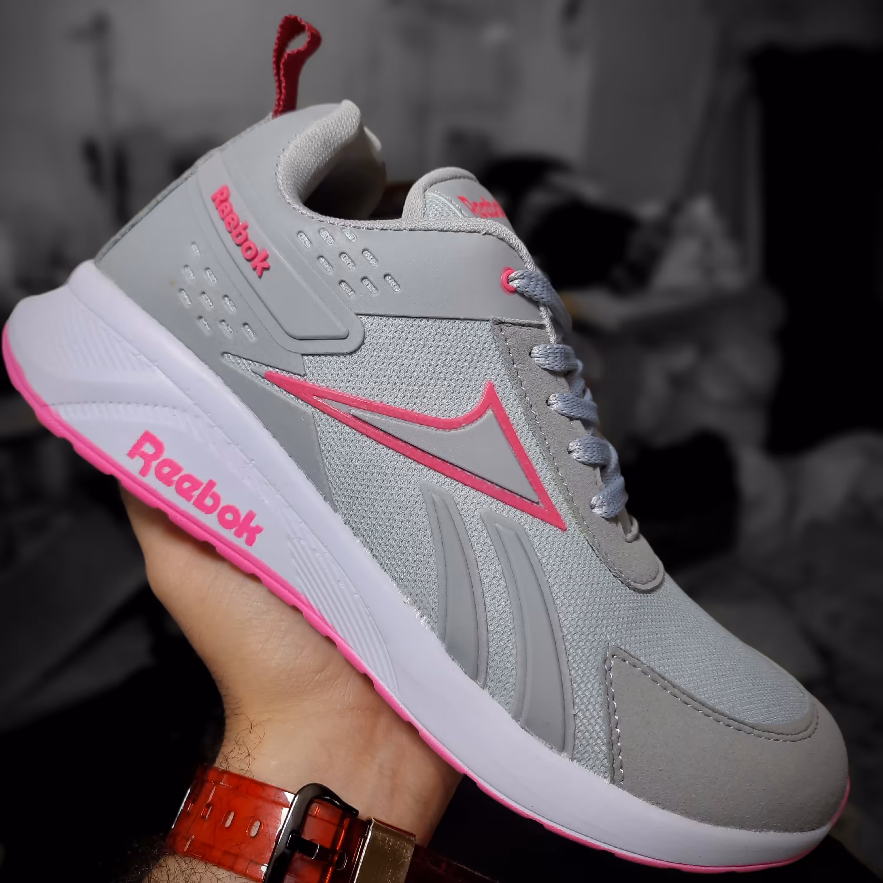 کتونی ریبوک سایز 37تا40 زیره پی یو قابل انعطاف و راحت.با کیفیت