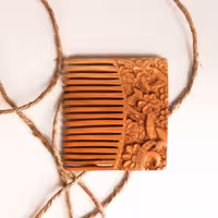 شانه چوبی دستساز  مخصوص موهای معمولی و  صاف و موهای نوزاد 