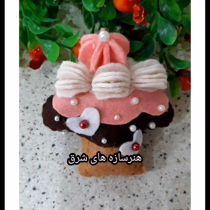 مگنت یخچال به شکل کاپ کیک نمدی دارای اهنربا