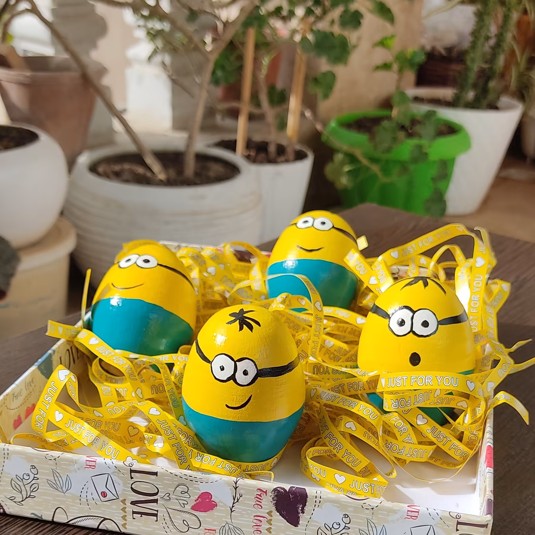 تخم مرغ رنگی مینیون