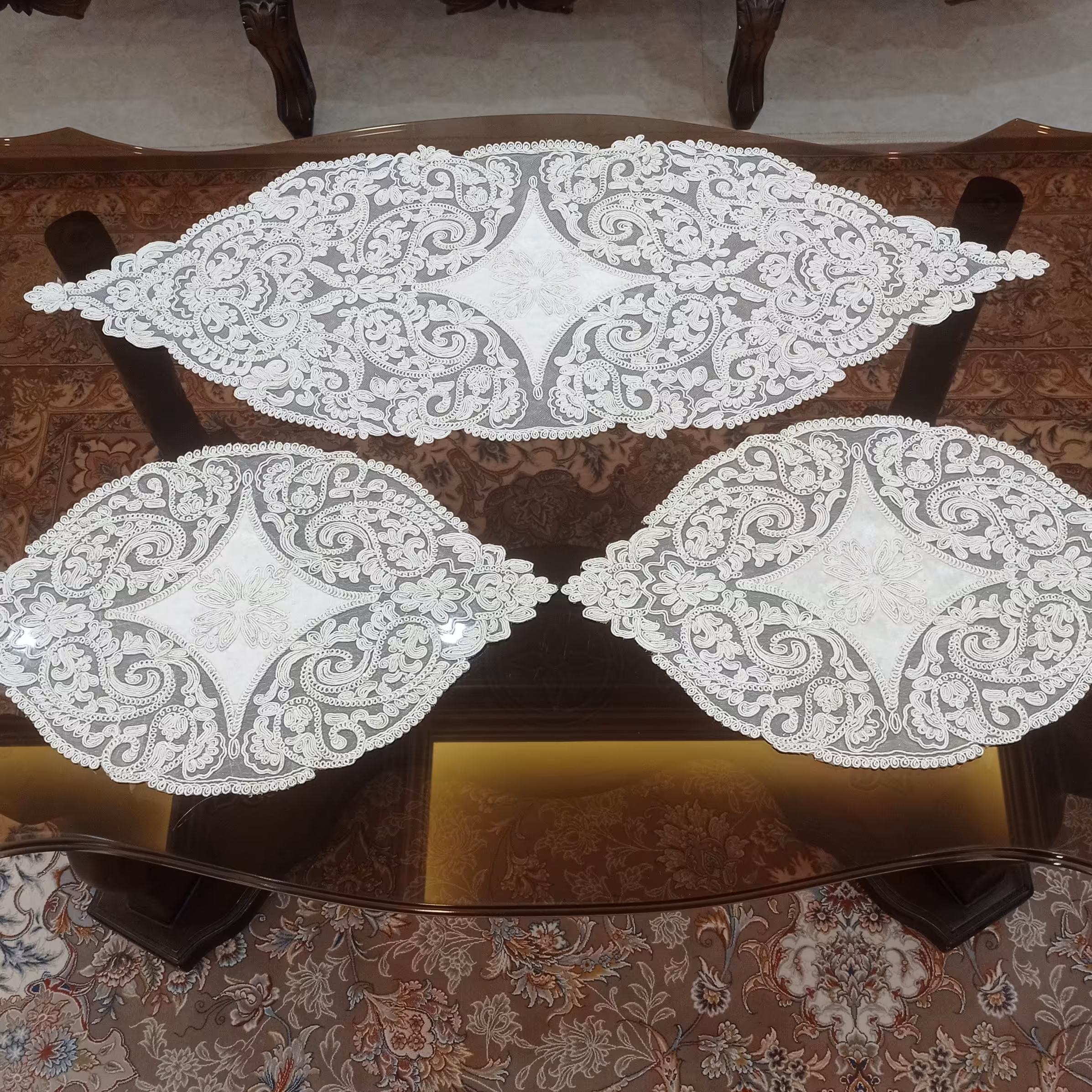 رومیزی مخمل دانتل سه تکه جدید طرح سارینا کرم روشن