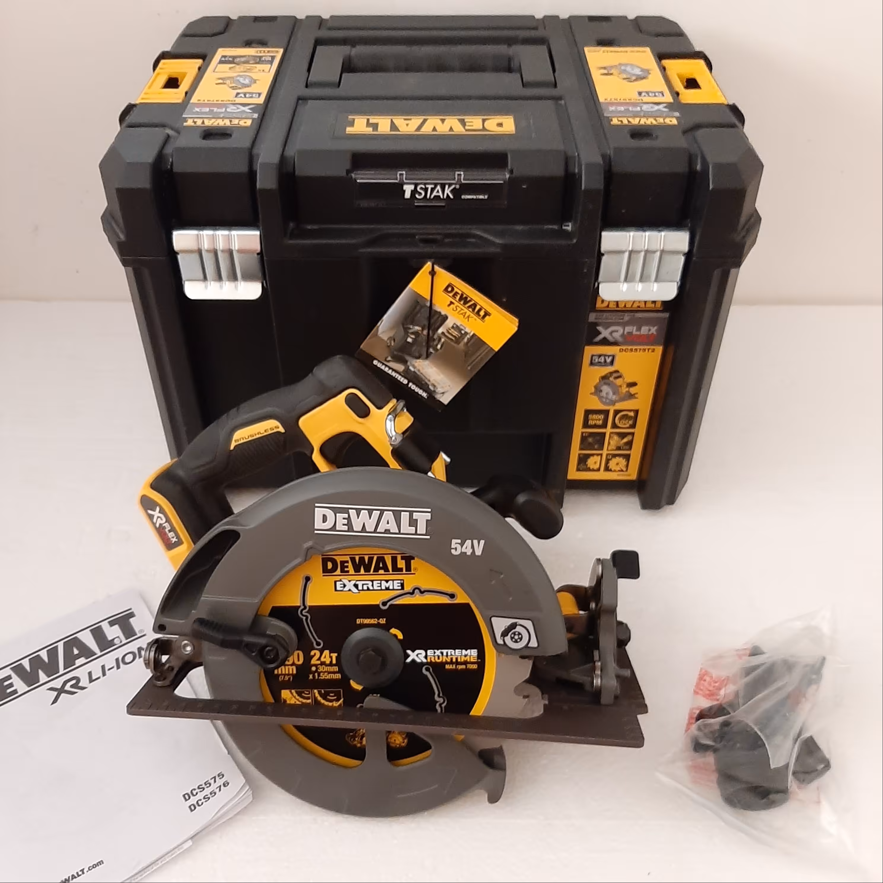 اره دیسکی شارژی دیوالت مدل dcs575  تنه خالی و جعبه