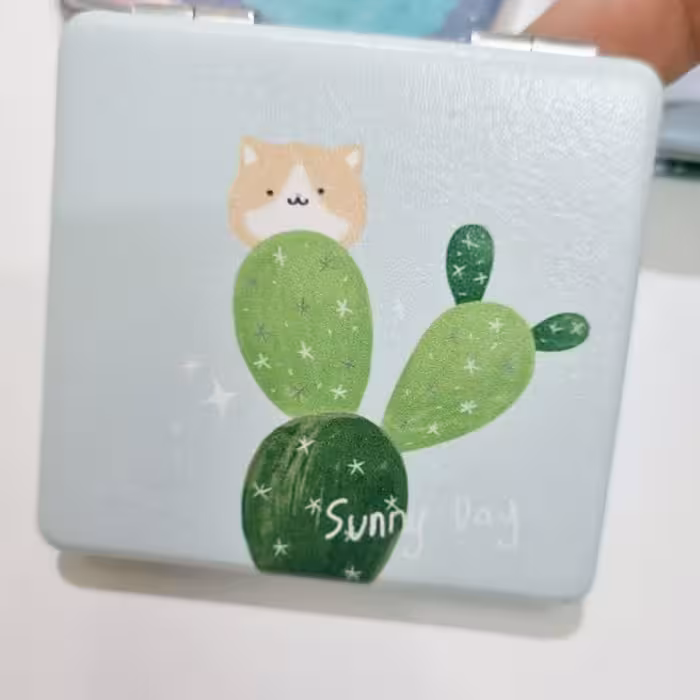 آیینه ی دوطرفه مگنتی یک طرف آیینه بزرگ کننده و یک طرف آیینه ی معمولی وارداتی و بسیار شیک و زیبا 