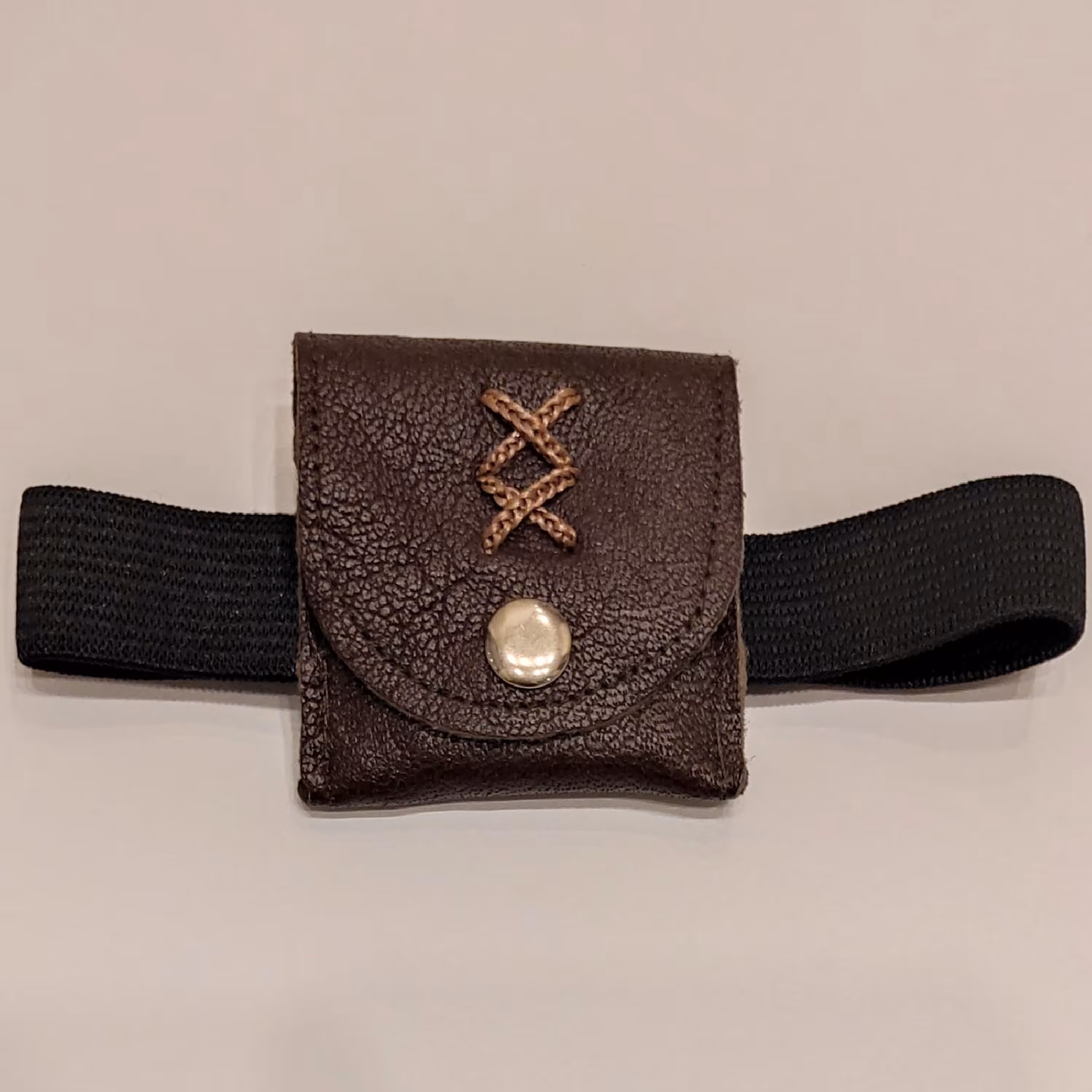 بازوبند دعا چرم گوسفندی قهوه ای تیره