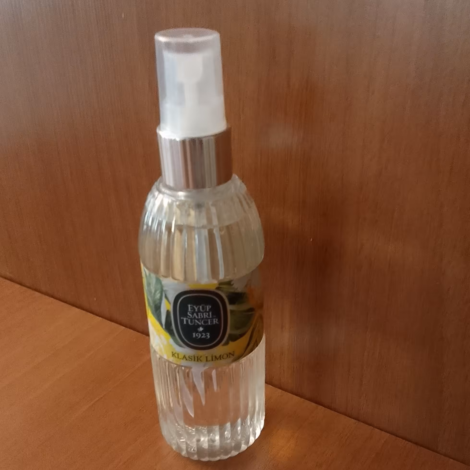 کلونیا ضد عفونی کننده زرد لیمویی ترکیه اصل اسپری کولونیا مناسب برای جای جوش و آسم