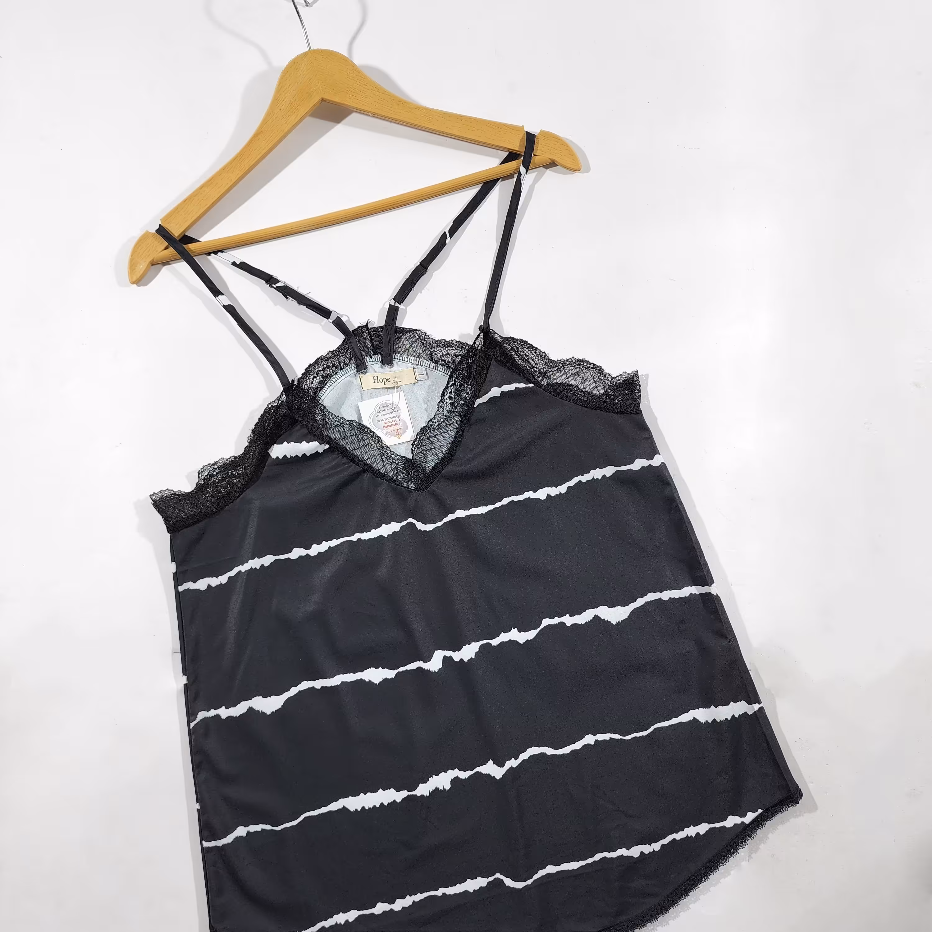 تاپ بندی یقه تور مشکی یقه توری راه راه سفید
