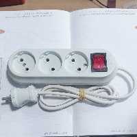 سیم سیار  یک متر و نیم کلید دار  3 خانه سفید نسیم  