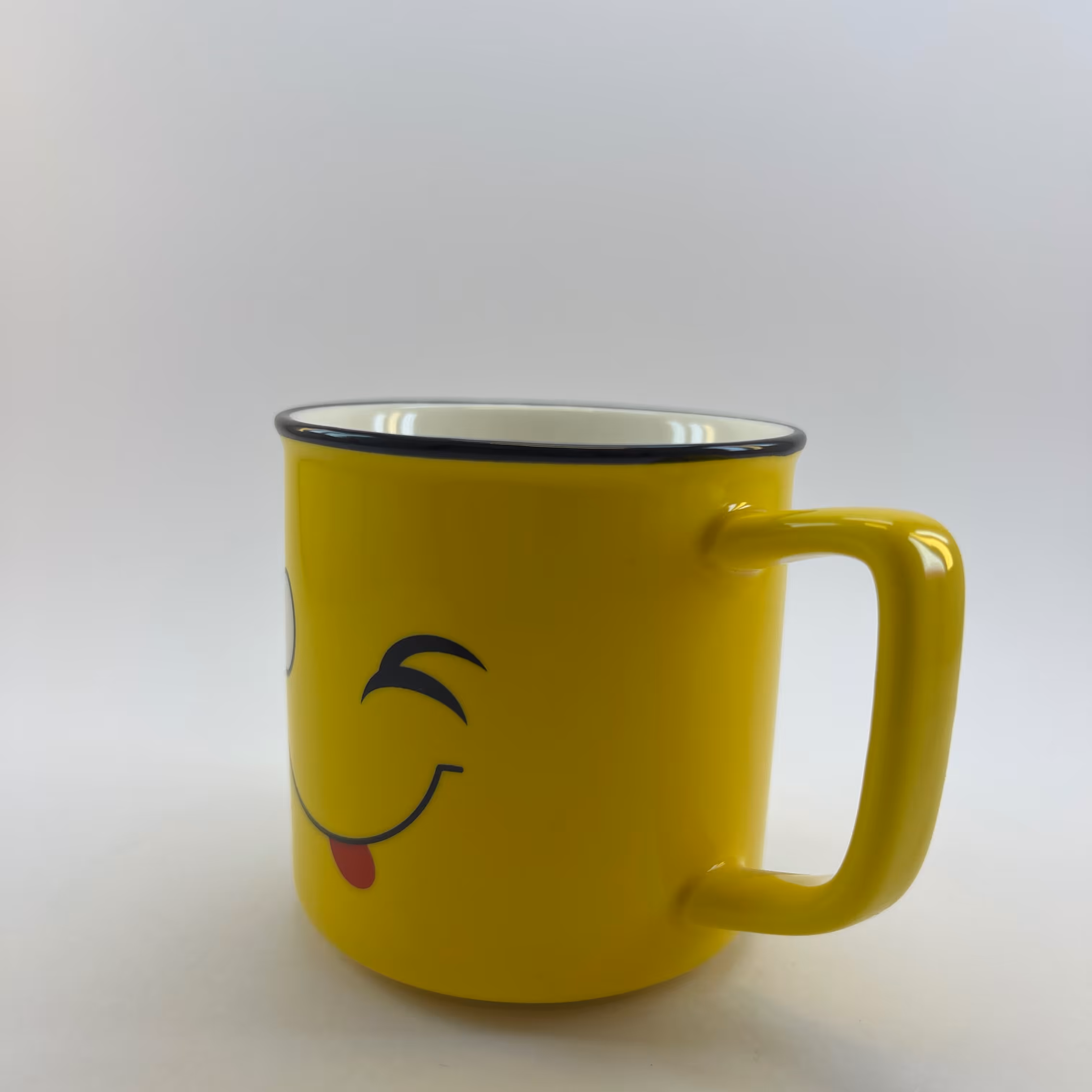 ماگ مدل لبخند زنگ زرد جنس لابیکد1