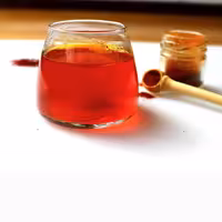 عصاره زعفران عیار بسیار بالای قاینات(نیم لیتری).پک10عددی. عطر ورنگ دهی عالی. تولیدشده درقاینات (پایتخت زعفران جهان) 