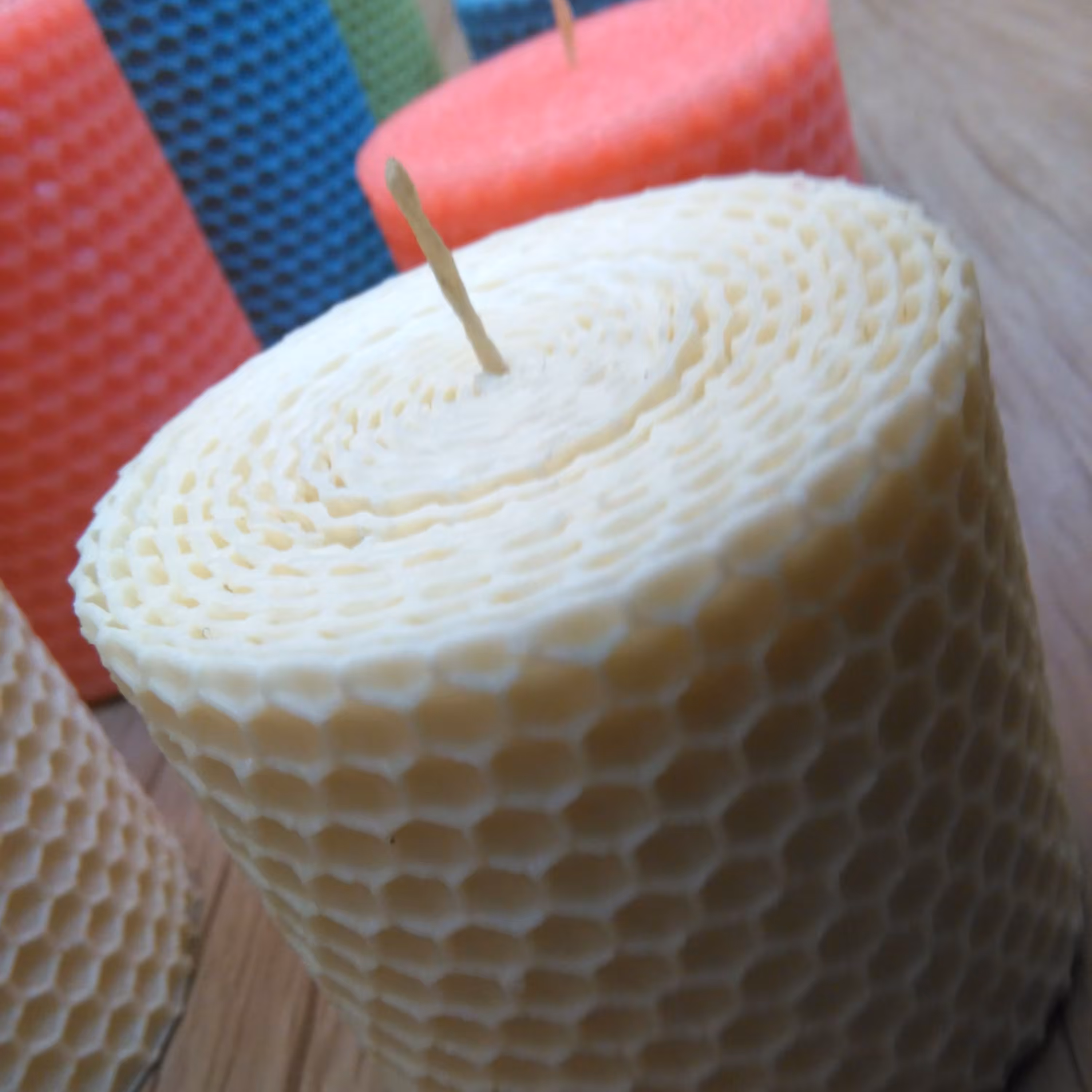 شمع بیزوکس قطر6و ارتفاع 9 ساخته شده با موم عسل 