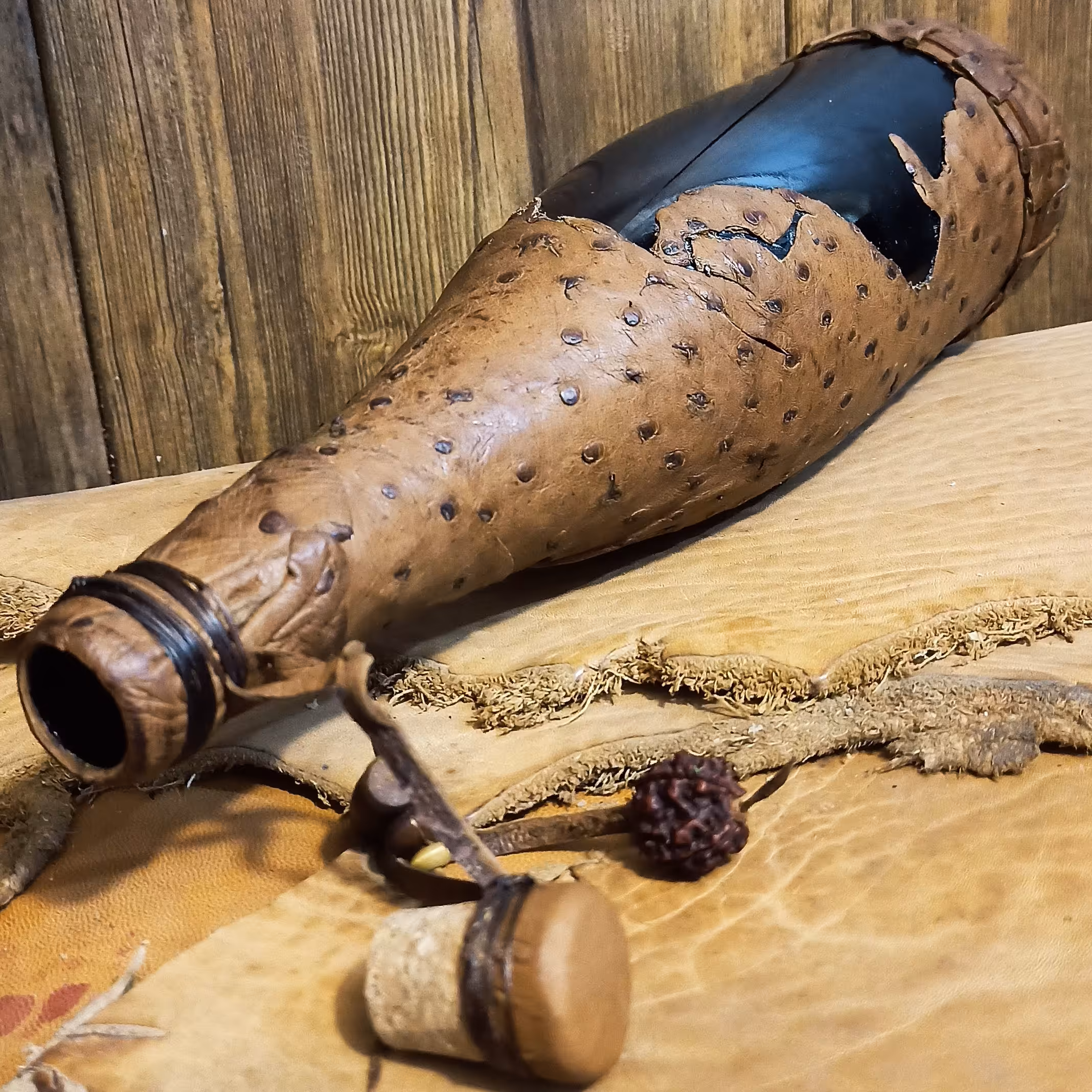بطری شیشه ای چرمی شیک و خاص