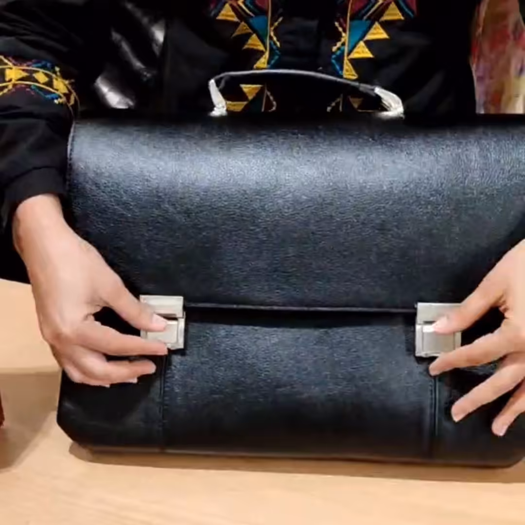 کیف اداری دارای ضربه گیر لب تاپ چرم زنانه ومردانه مدل چرم اصل گاوکد tab
