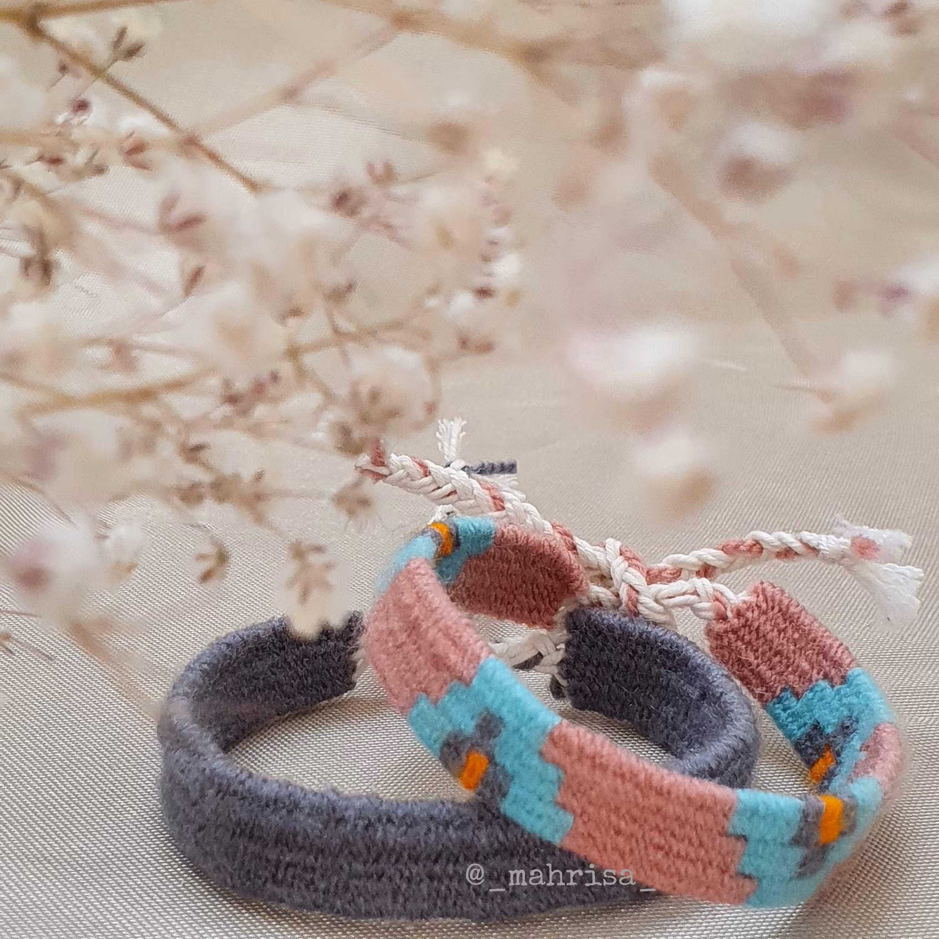 ست دستبند گلیمی طرحدار و ساده