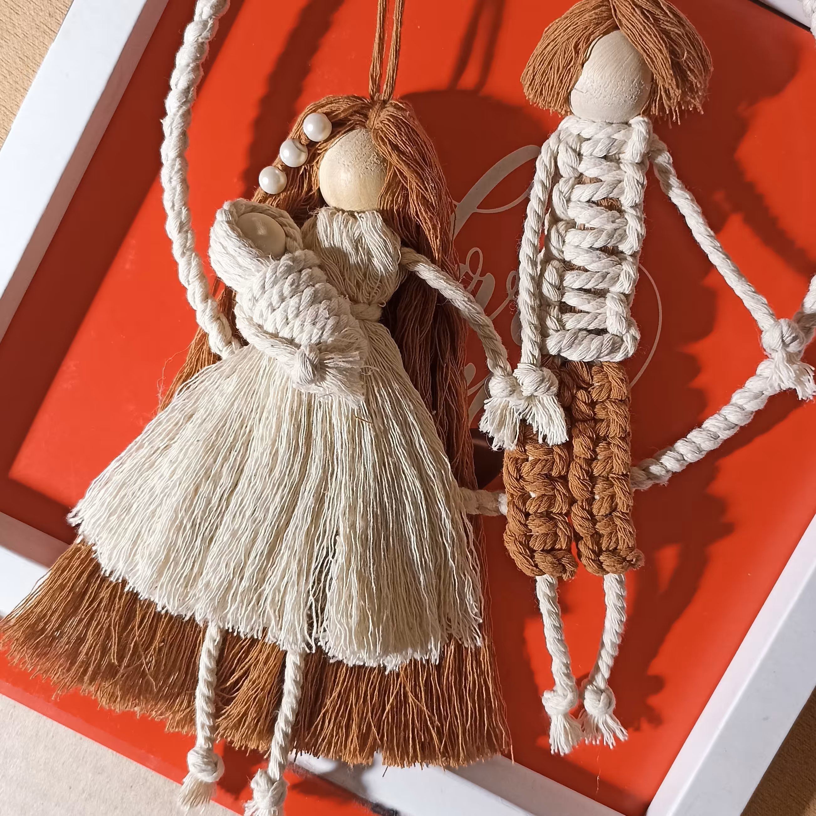 فرشته و عروسک مکرومه بافی