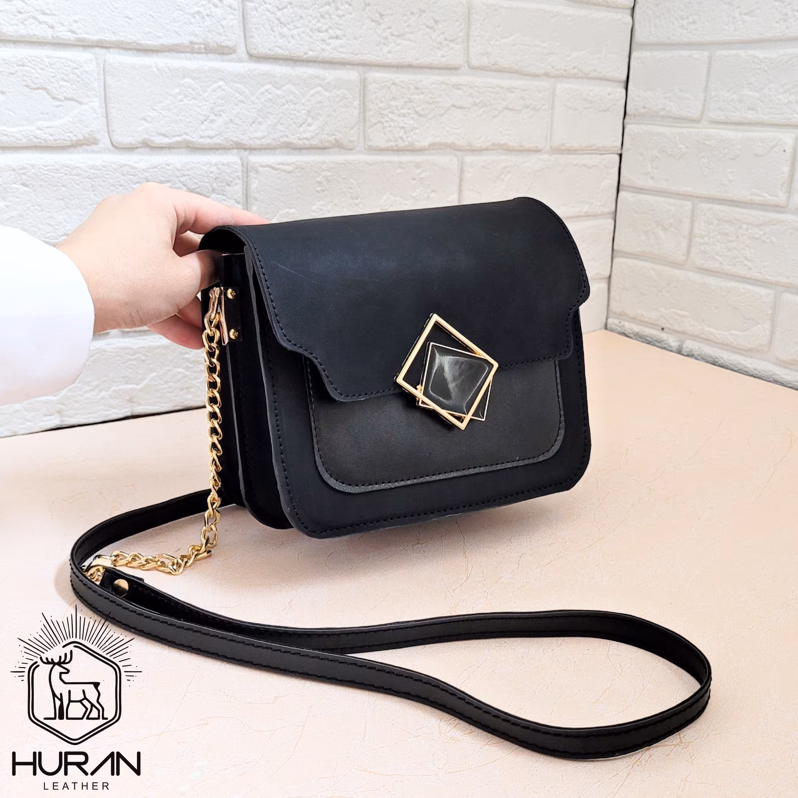 کیف مجلسی با چرم مصنوعی و رنگ بندی متنوع و زنجیر رنگ ثابت