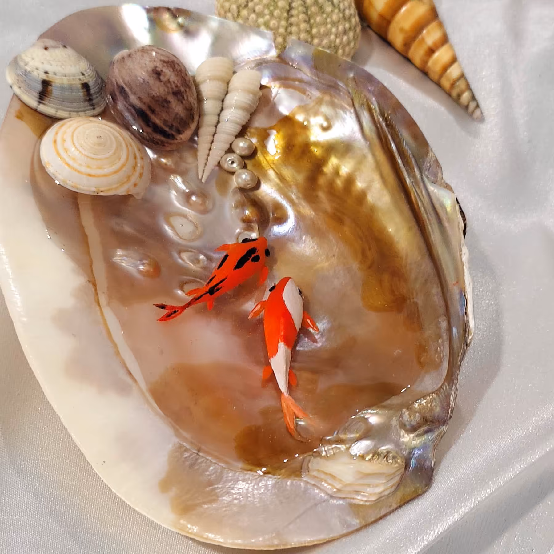 ماهی قرمز در صدف مادر