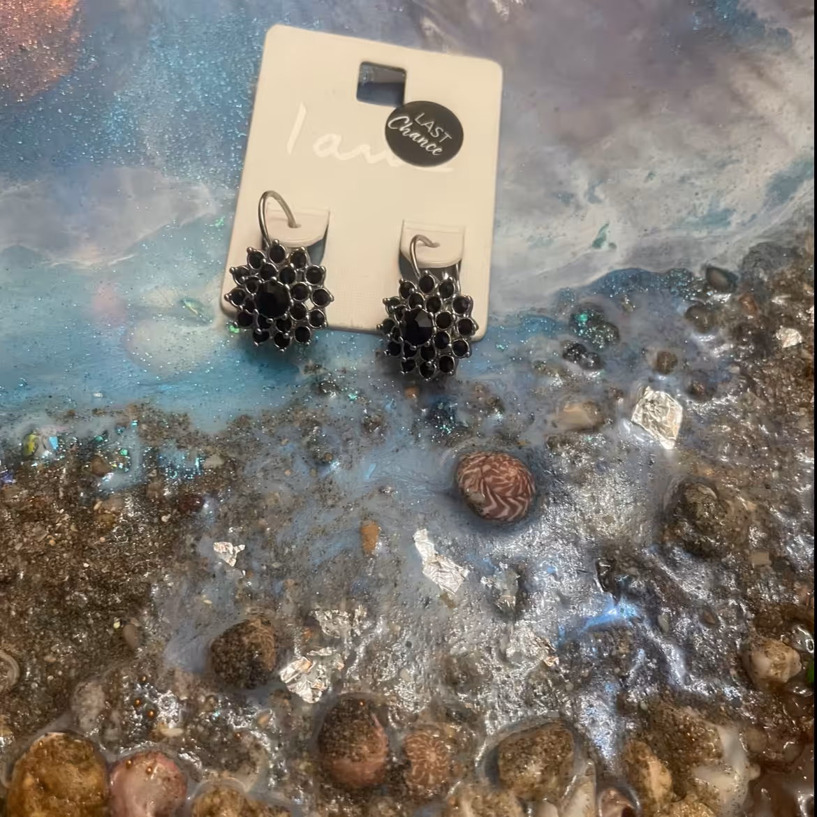 گوشوارع گل با نگین های مشگی